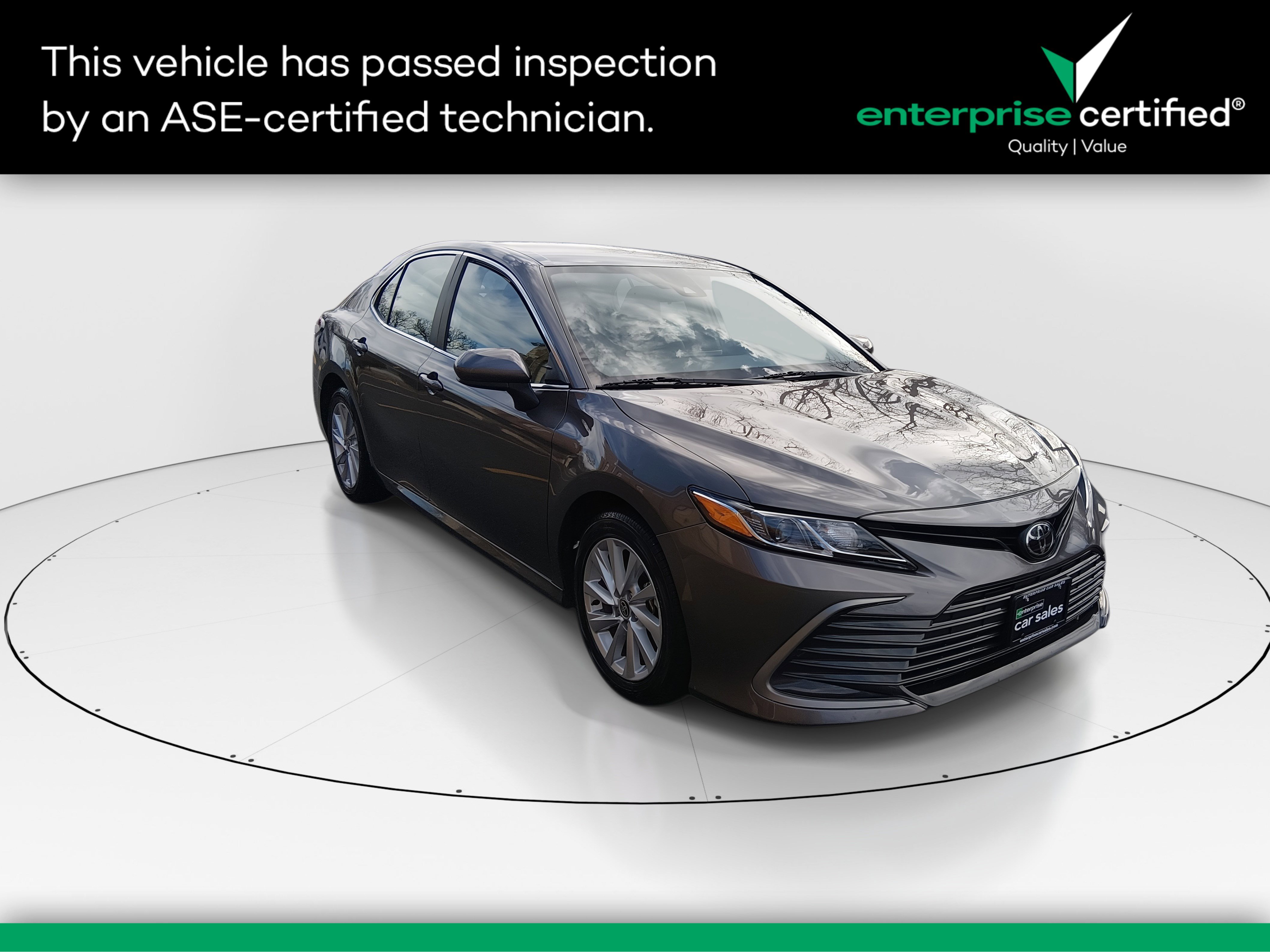 2024 Toyota Camry LE's photo