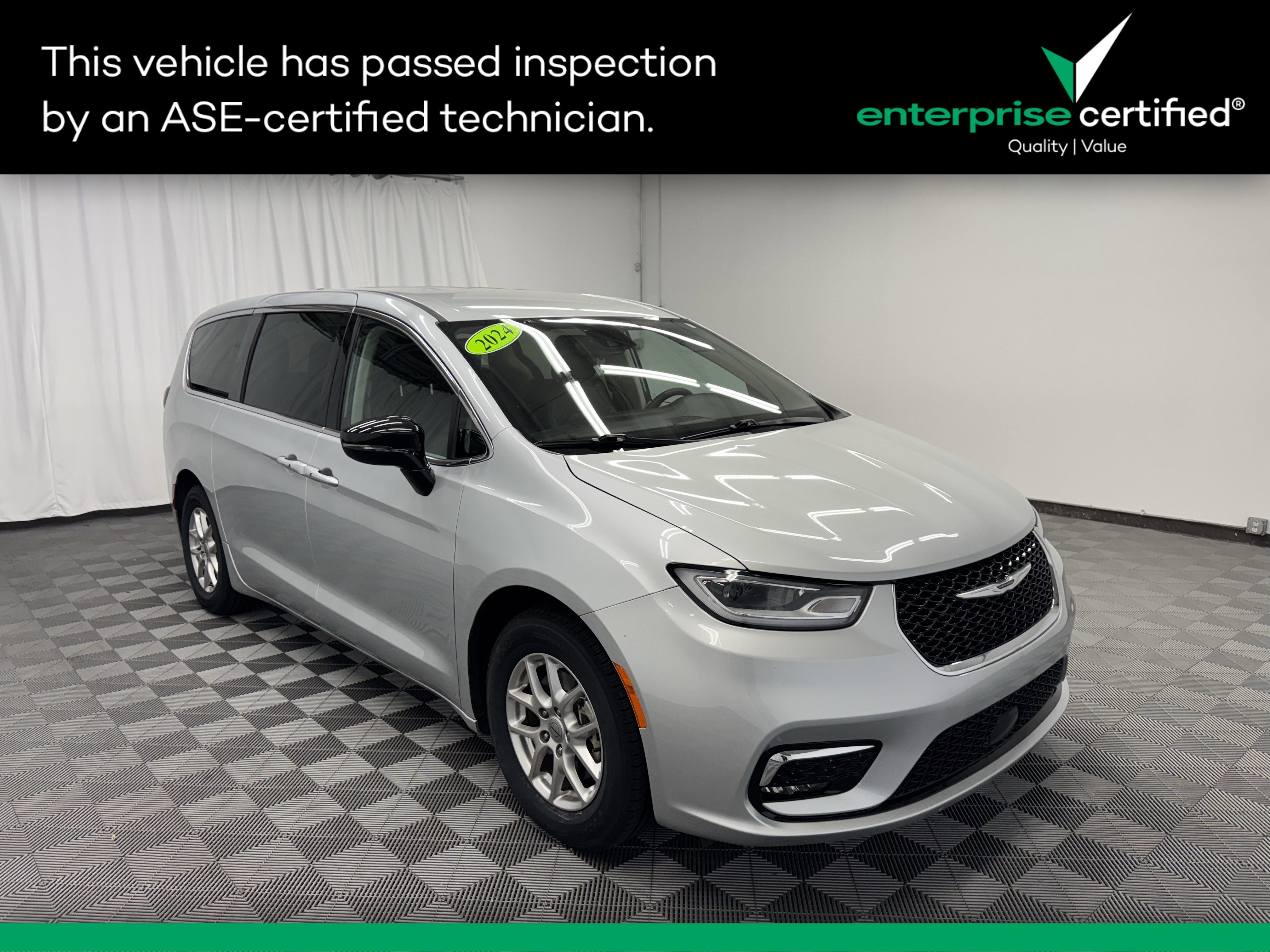 Used 2024 Chrysler Pacifica Touring L FWD