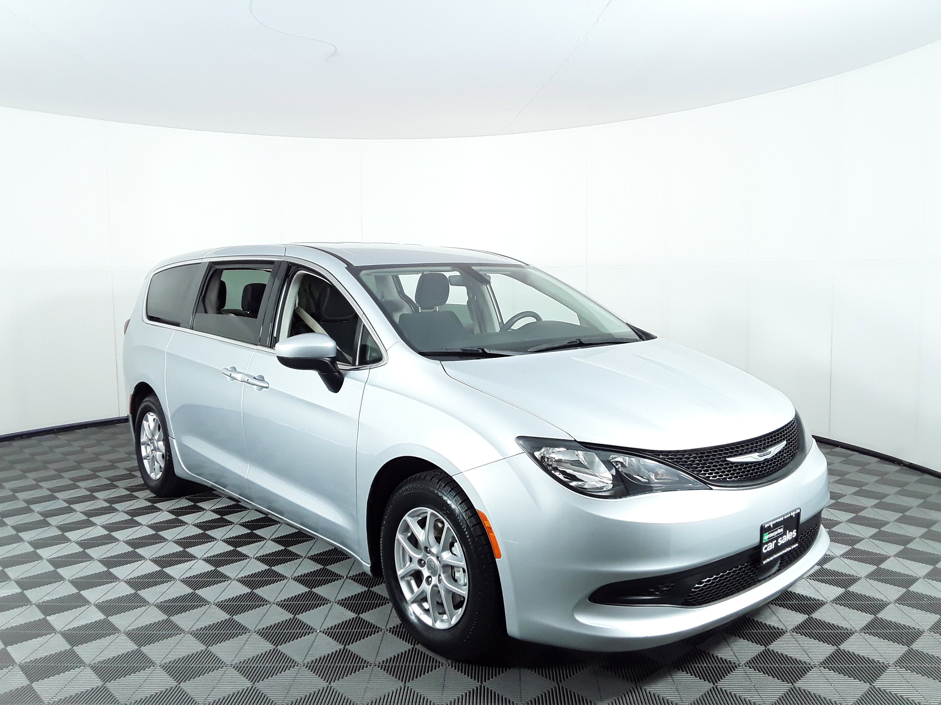 Used 2022 Chrysler Voyager LX FWD