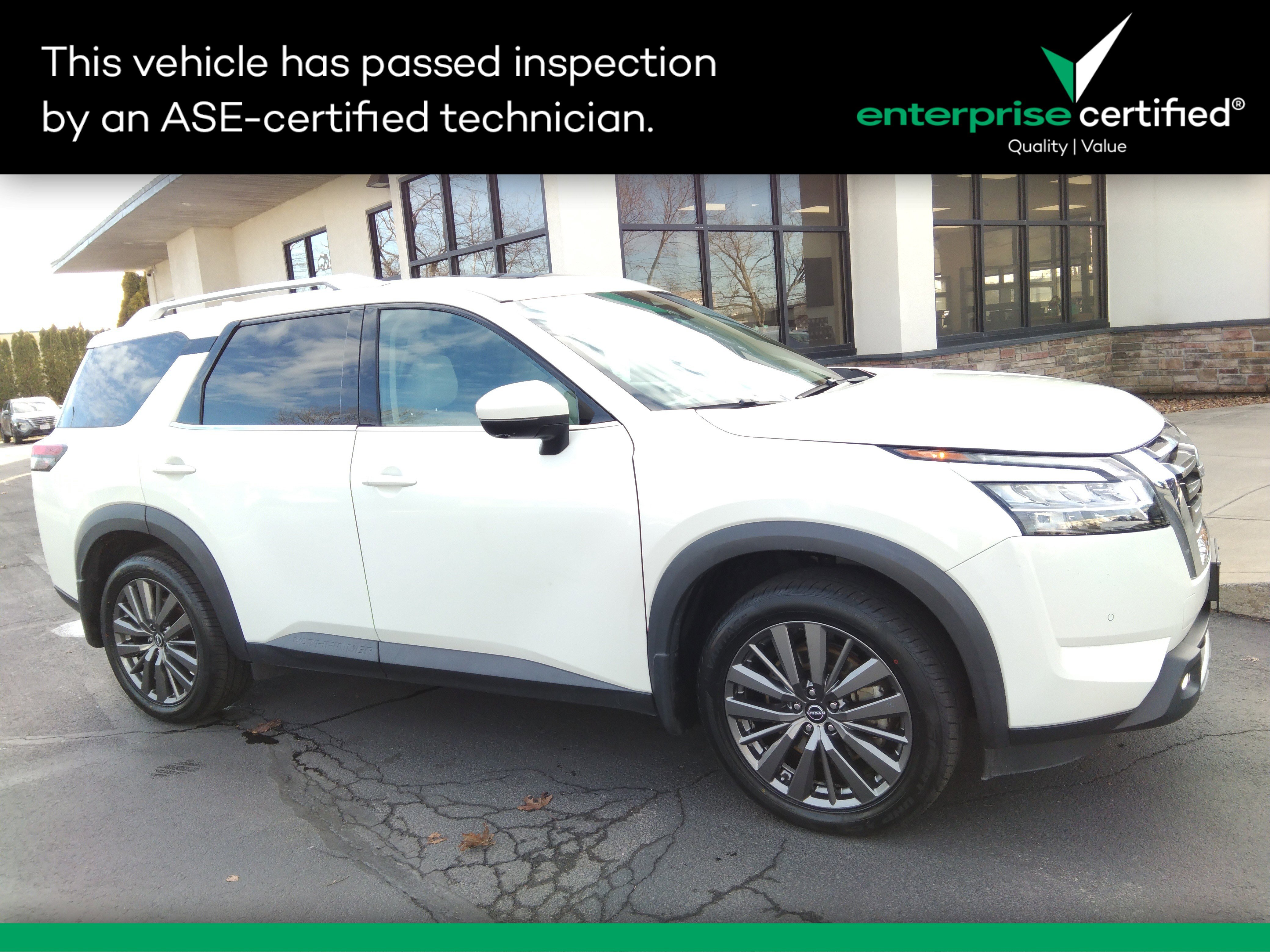 2022 Nissan Pathfinder SL's photo