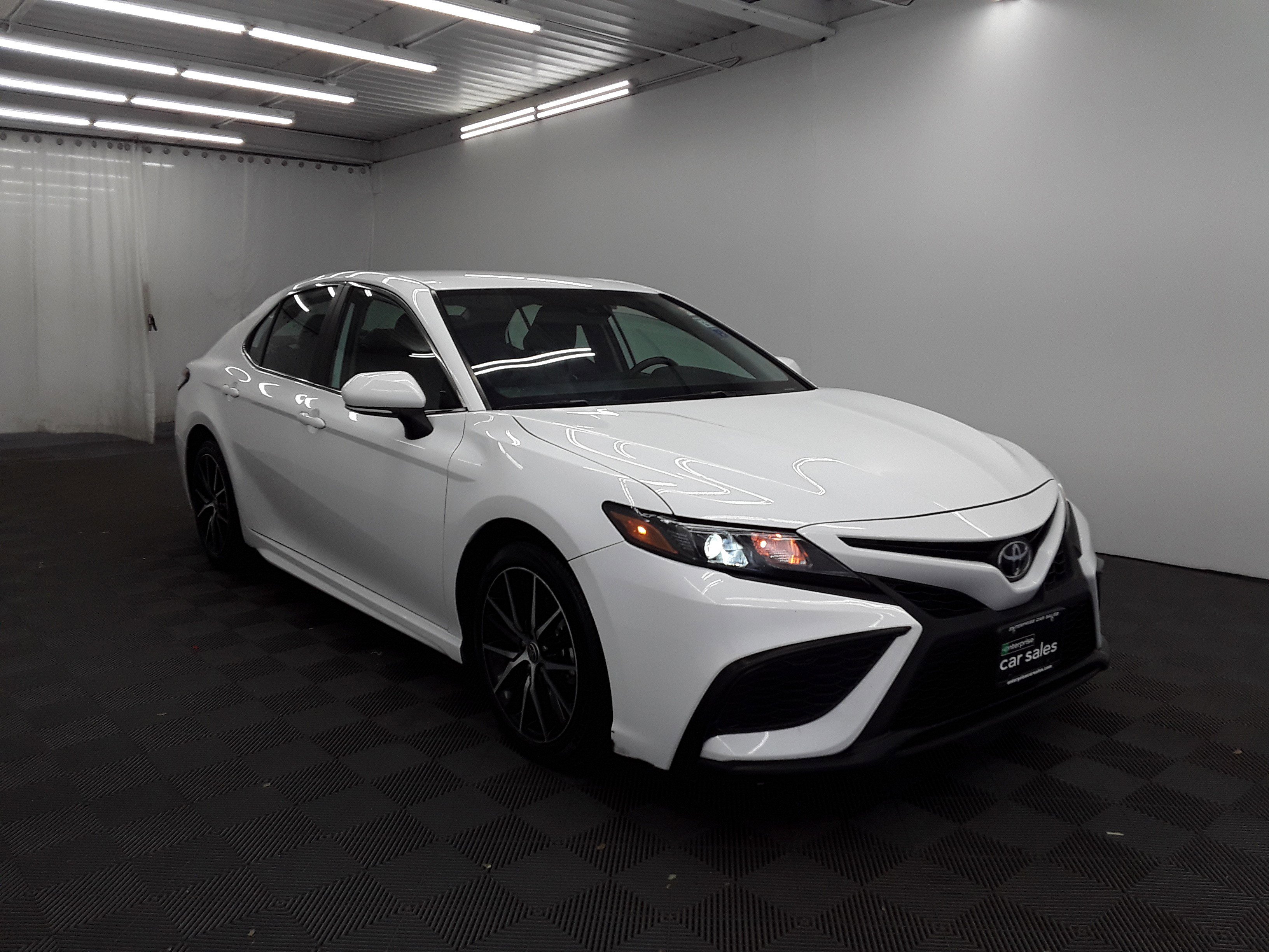2023 Toyota Camry SE Auto