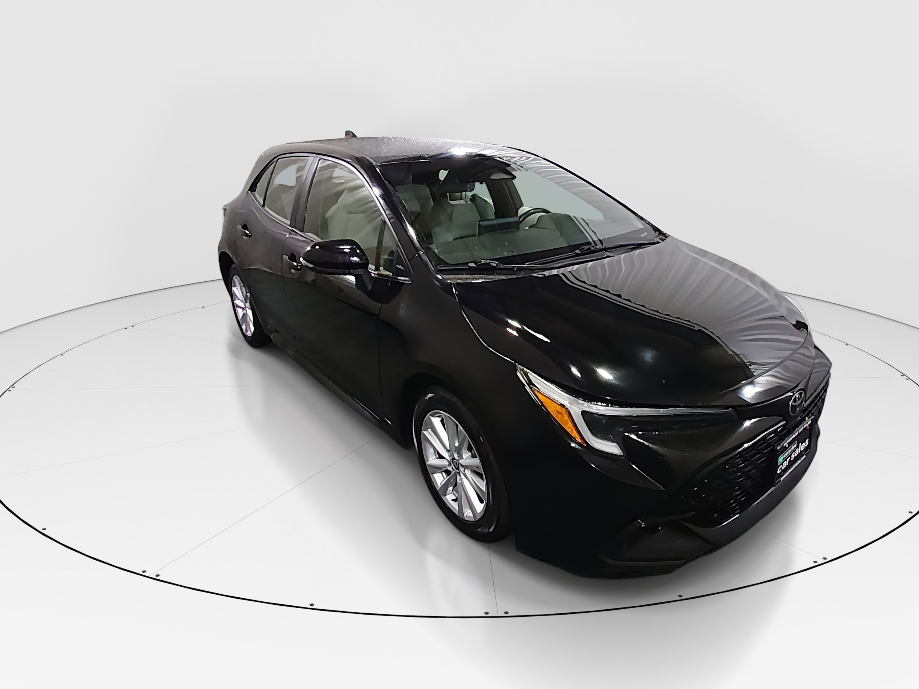 2023 Toyota Corolla Hatchback SE's photo