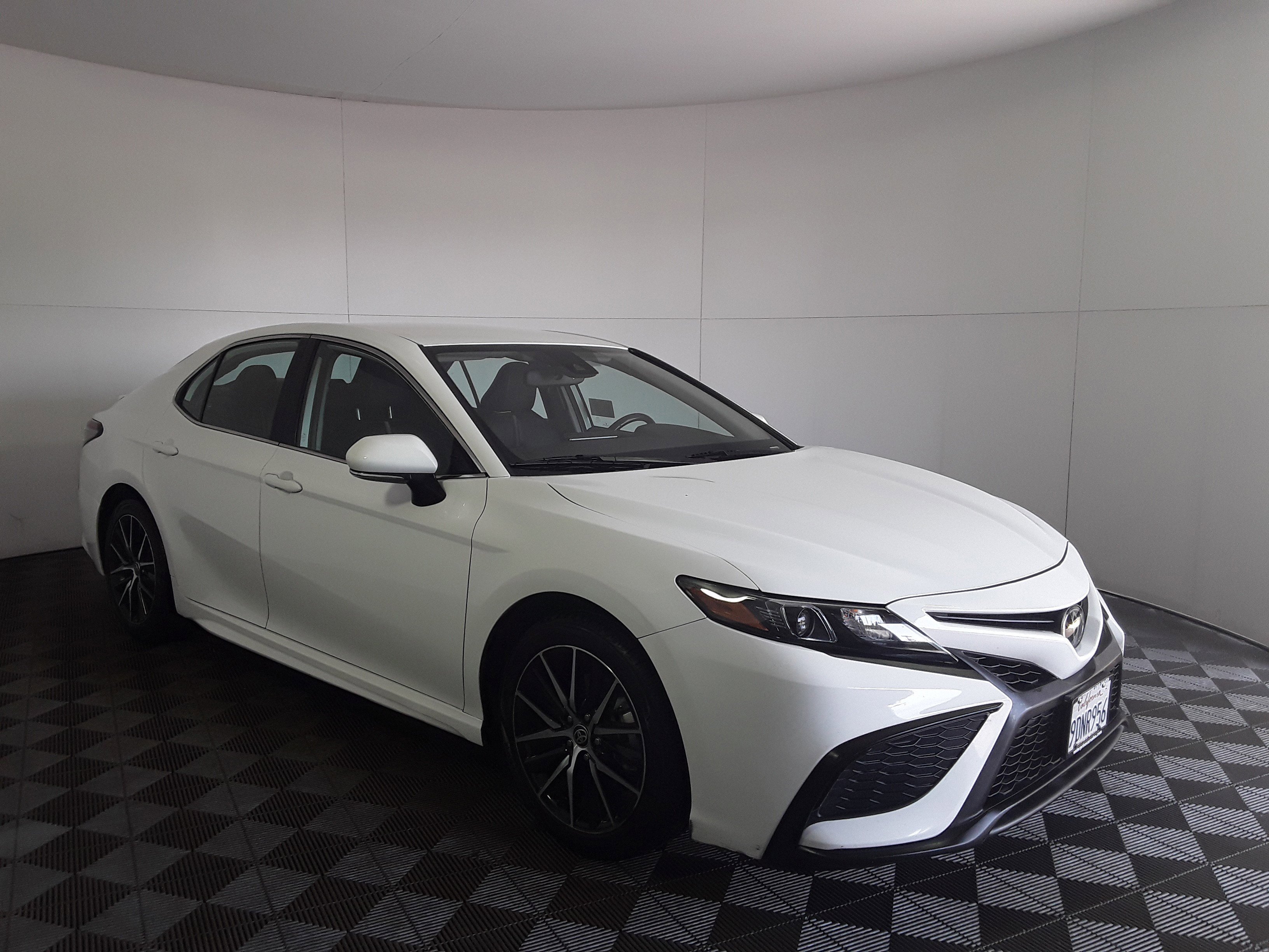 2023 Toyota Camry SE Auto