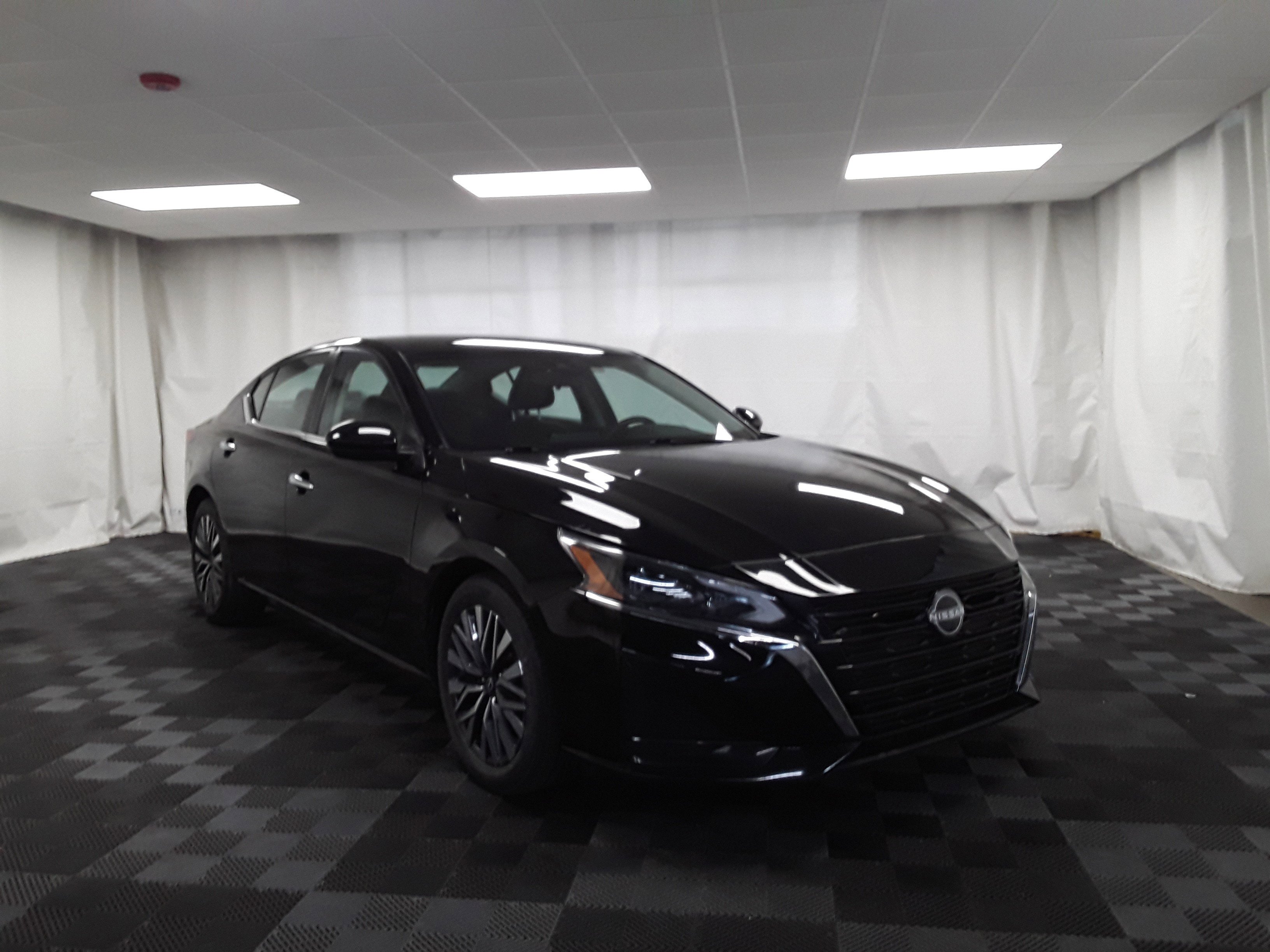 2023 Nissan Altima 2.5 SV Sedan