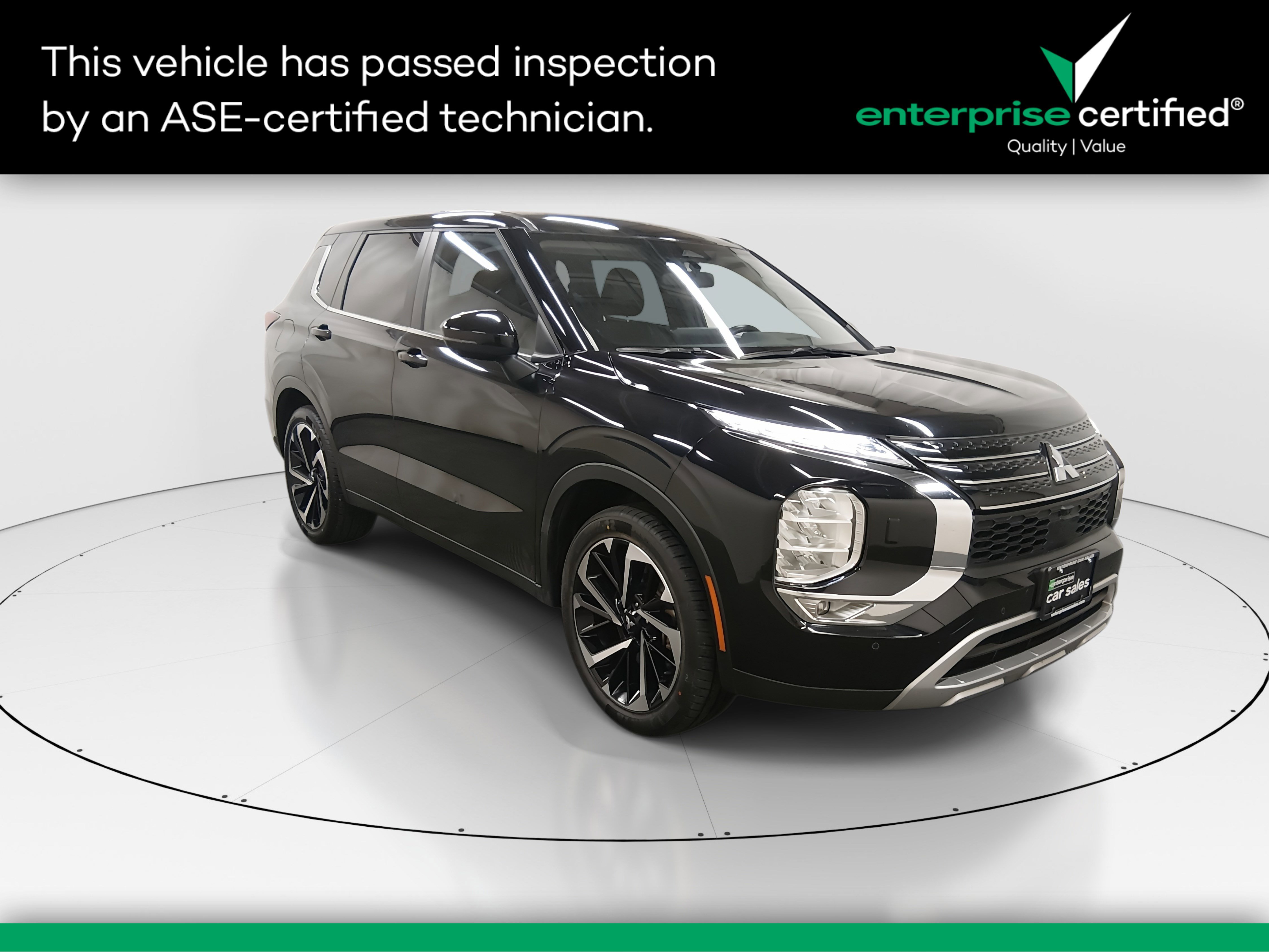 2024 Mitsubishi Outlander SE's photo