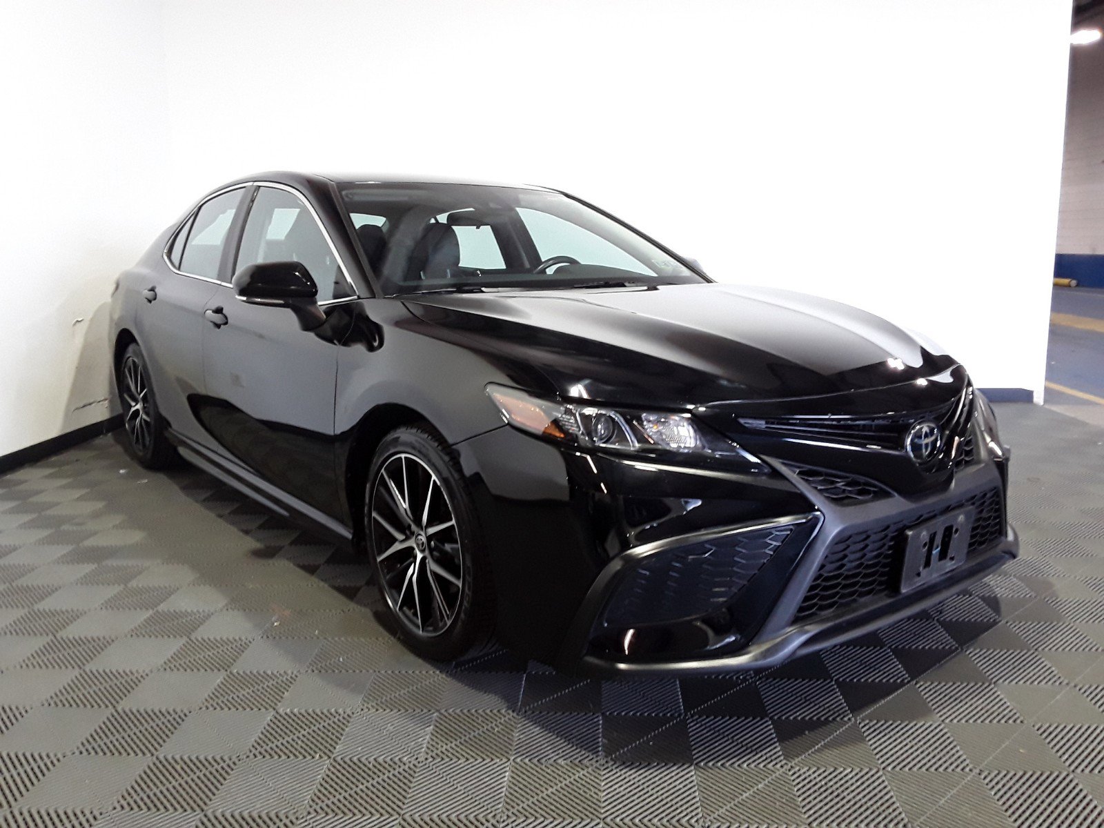 2022 Toyota Camry SE Auto