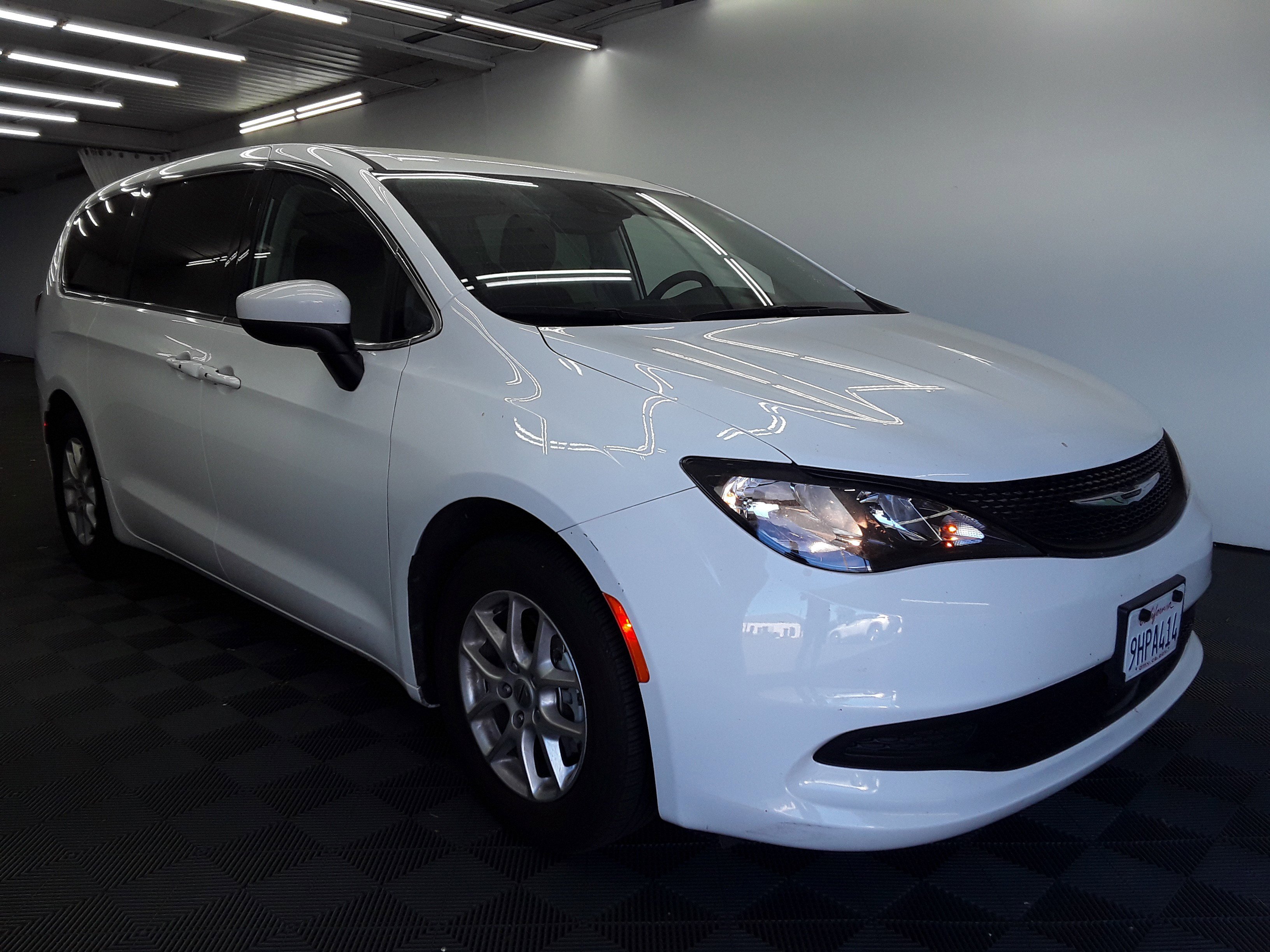 2023 Chrysler Voyager LX FWD