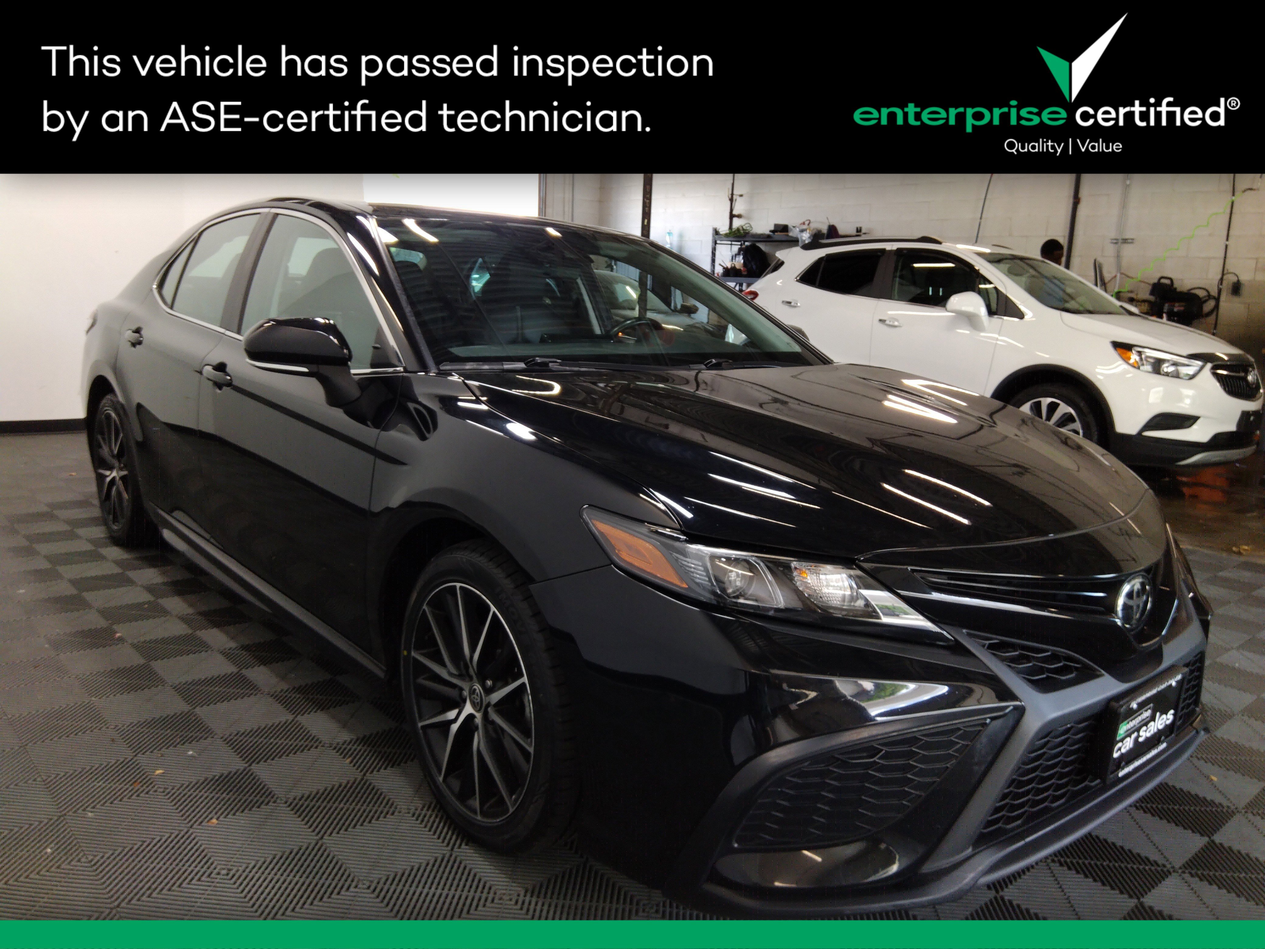 2022 Toyota Camry SE Auto