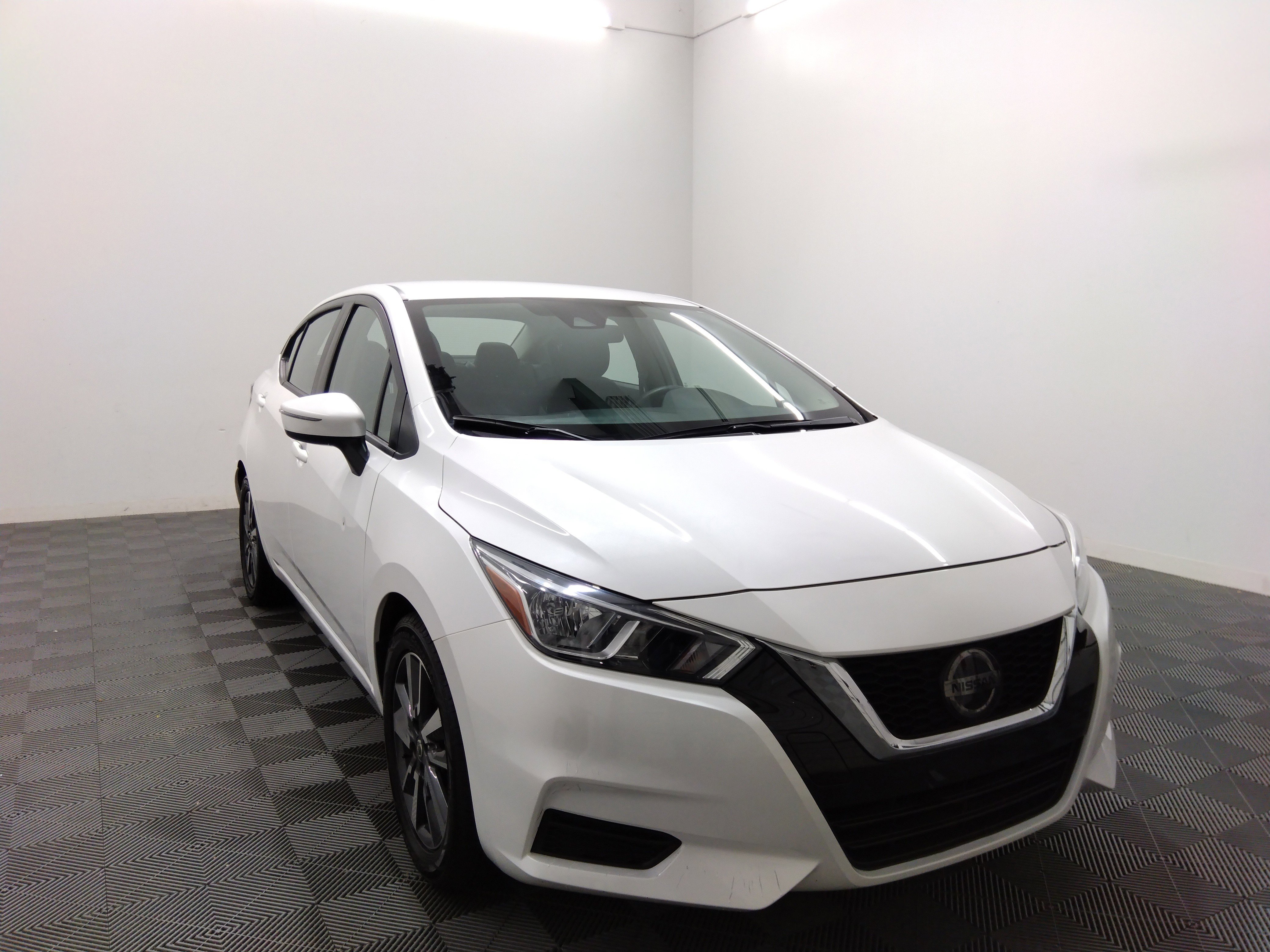 2020 Nissan Versa SV CVT