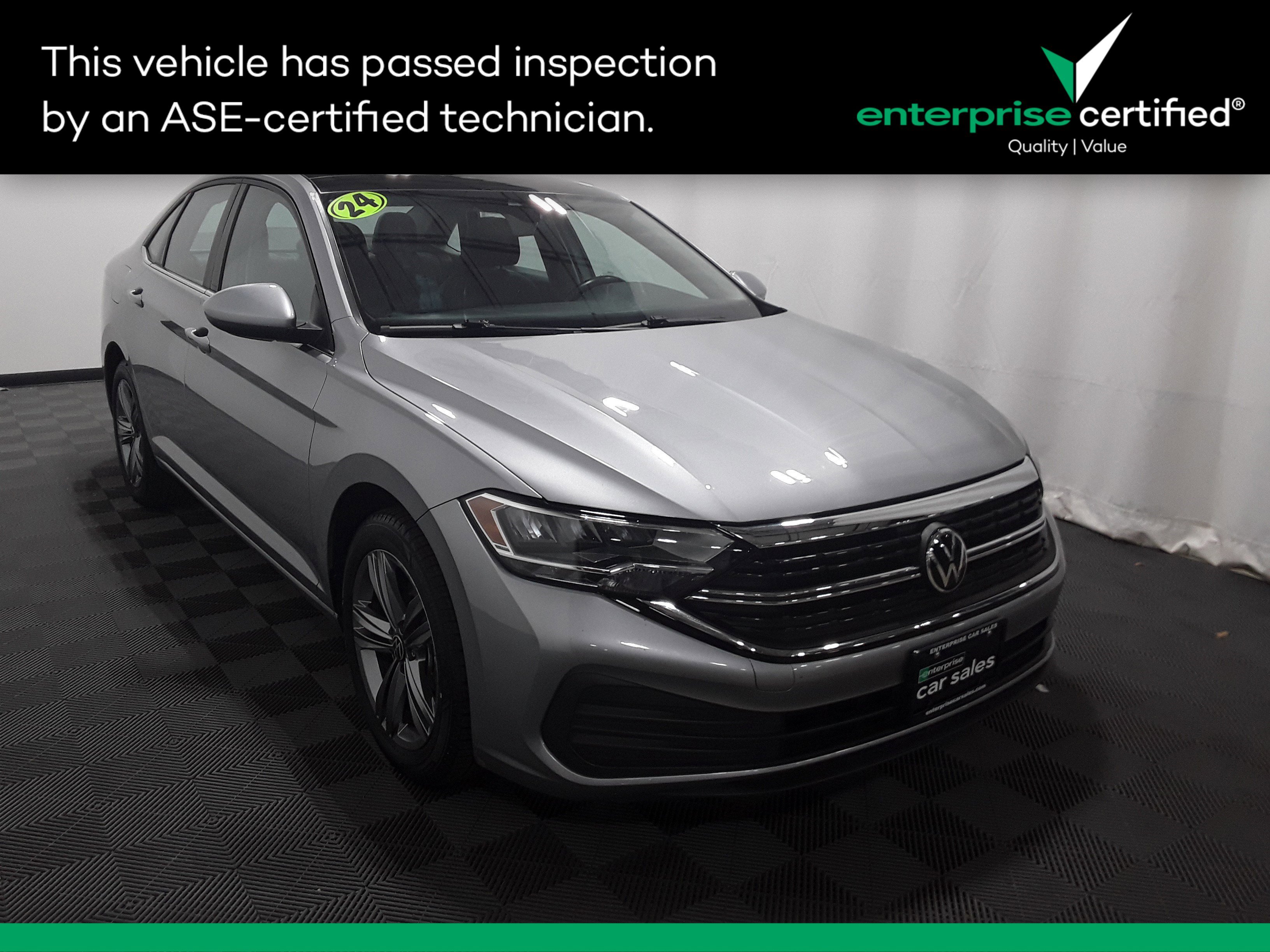 Used 2024 Volkswagen Jetta SE Auto