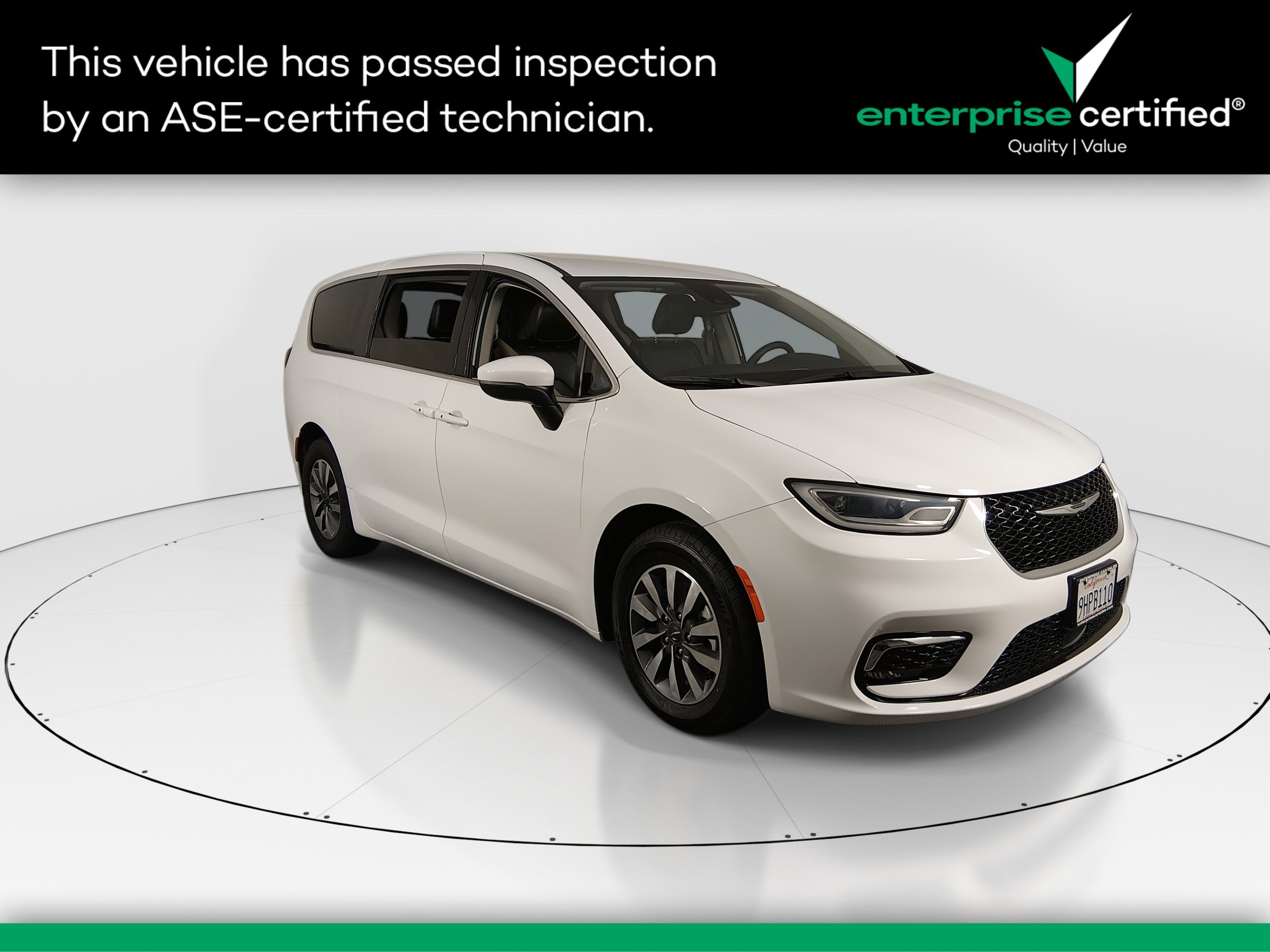 2023 Chrysler Pacifica Hybrid Touring L's photo