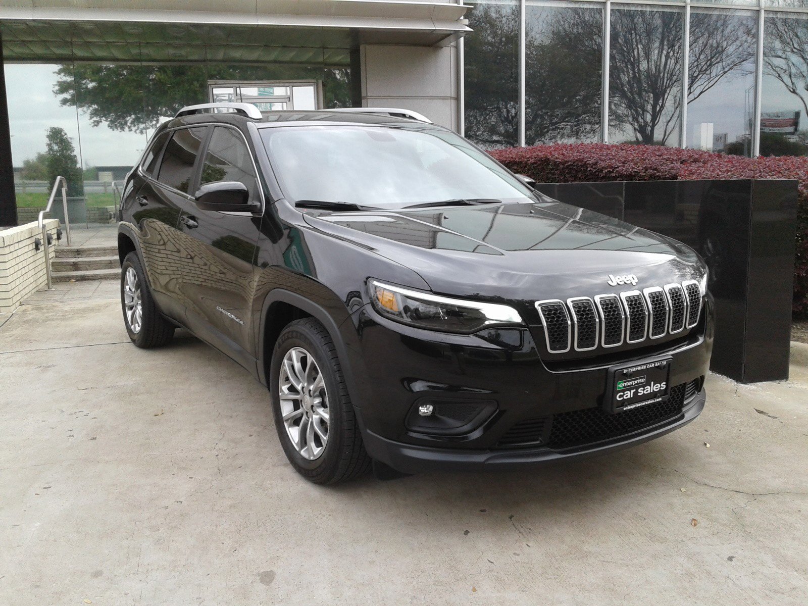 Used 2019 Jeep Cherokee Latitude Plus FWD