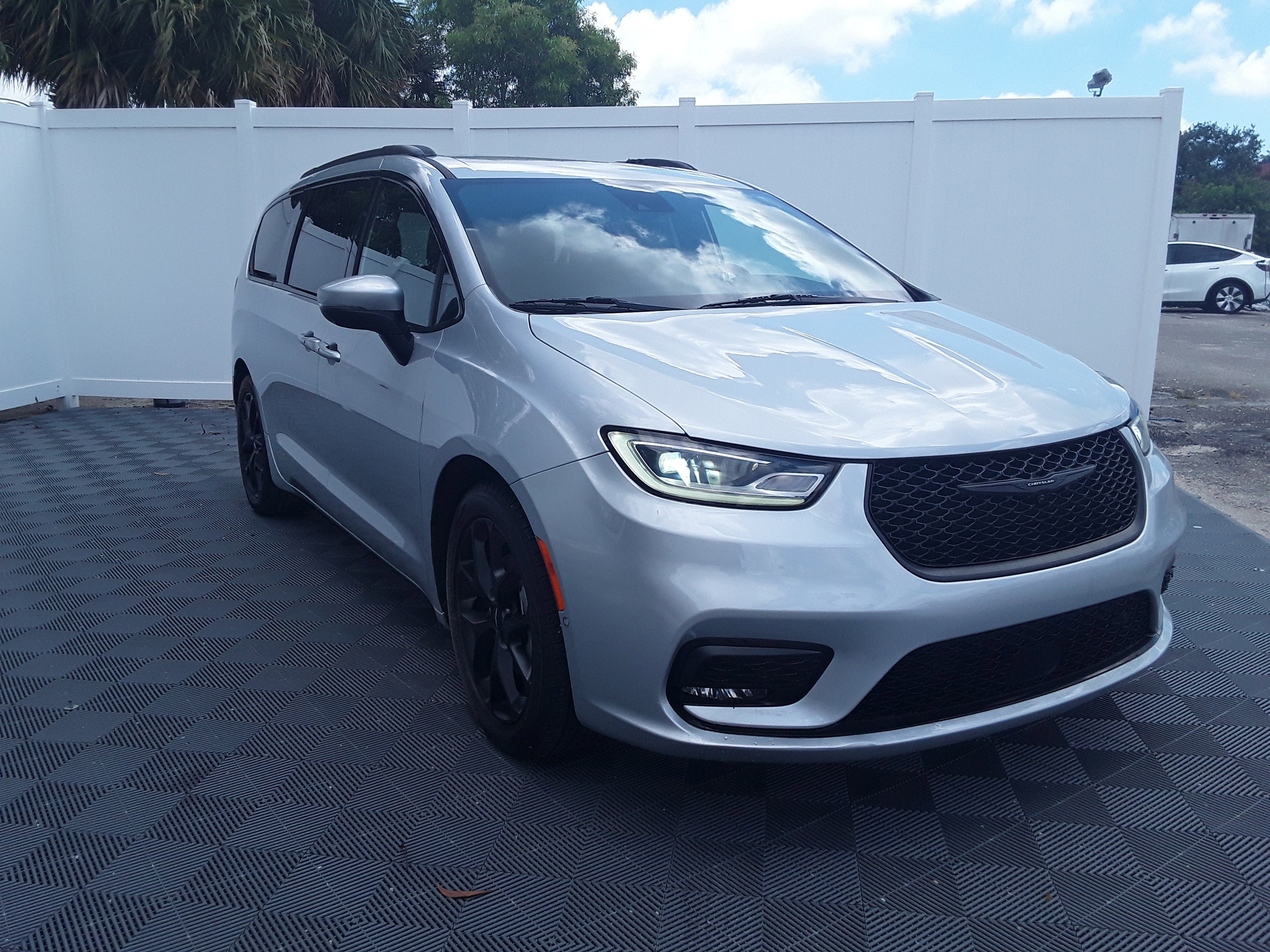 2023 Chrysler Pacifica Touring L FWD