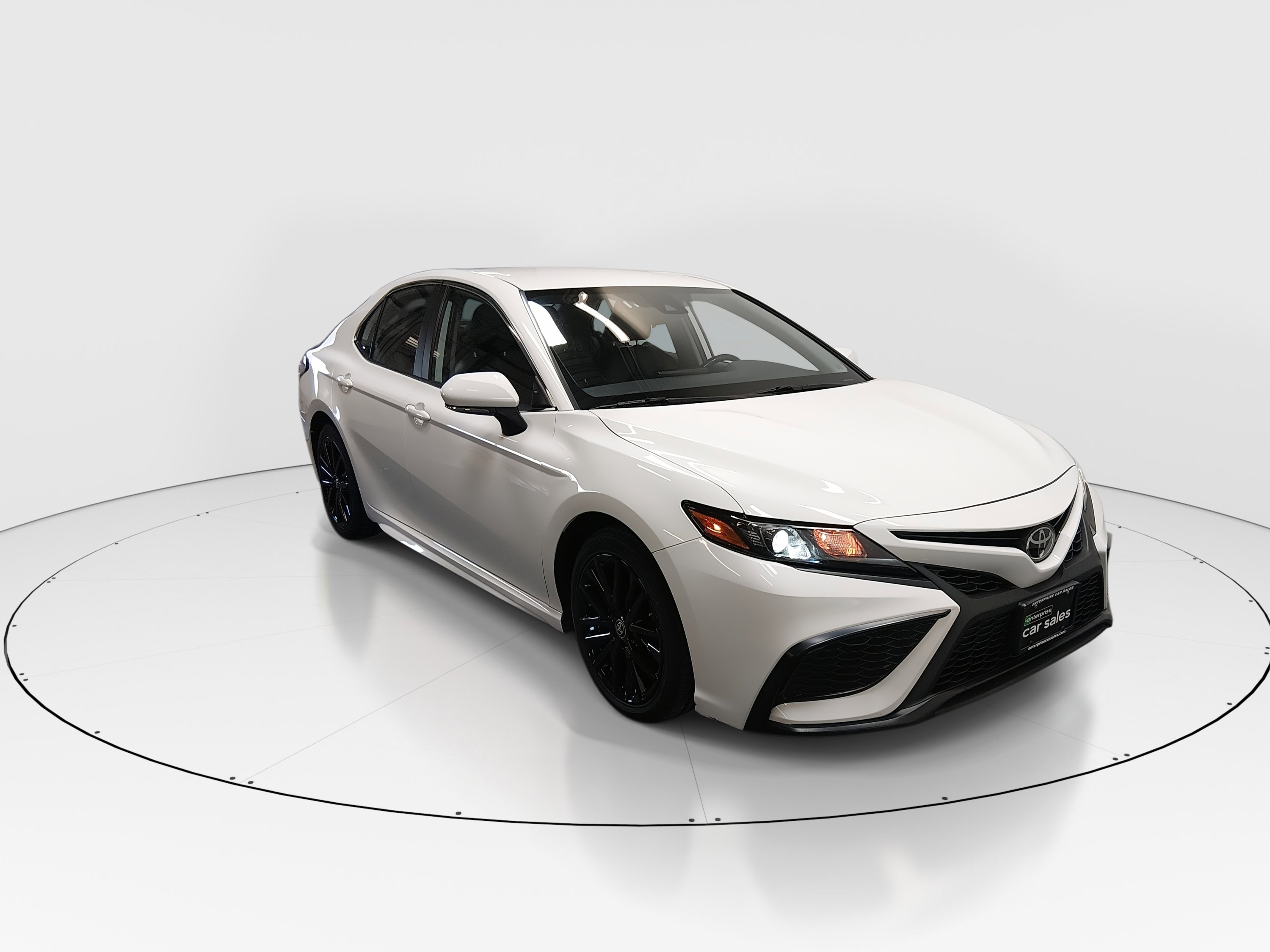 2023 Toyota Camry SE's photo