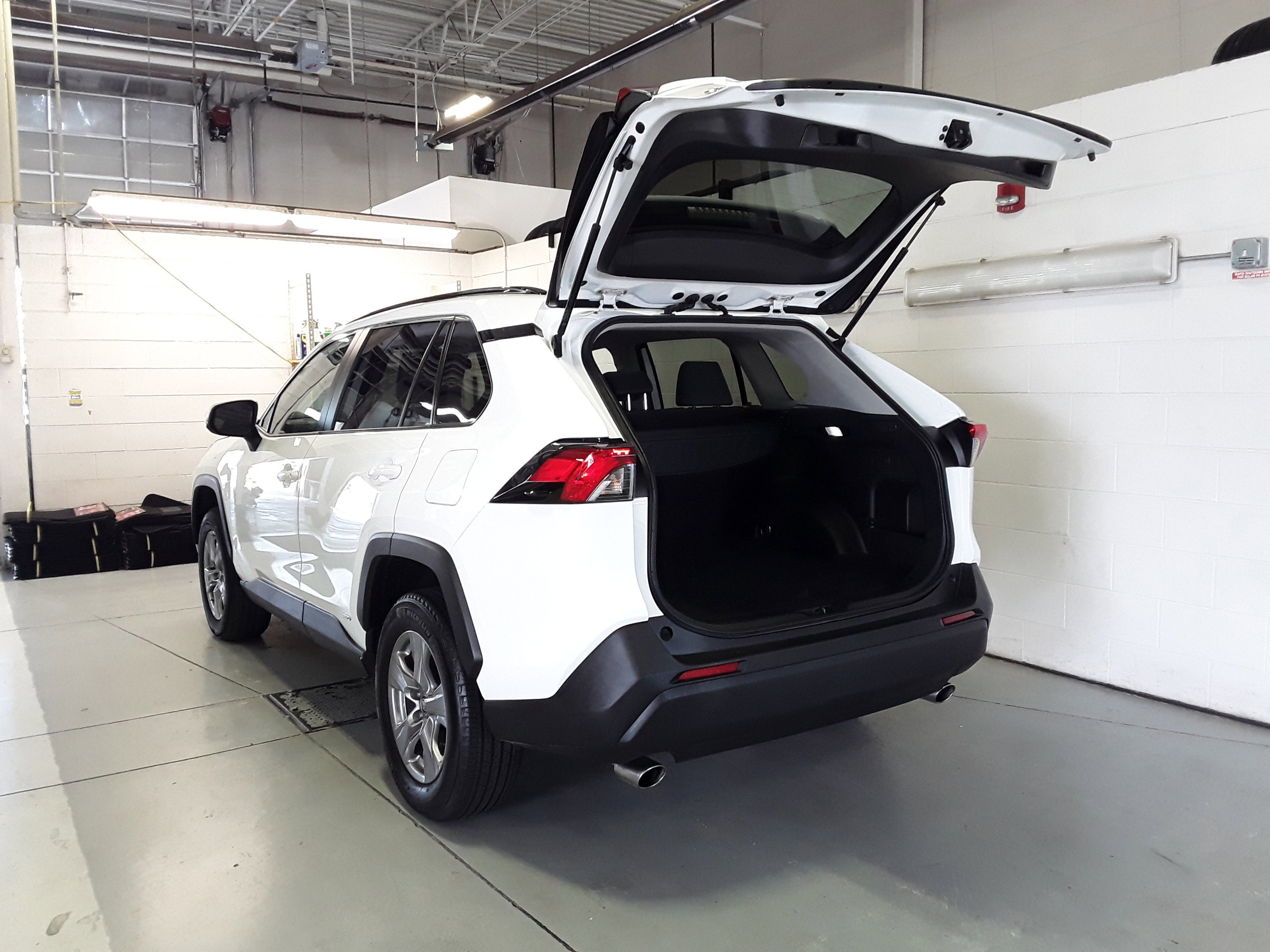 Image of Used 2025 Toyota RAV4 Hybrid XLE AWD