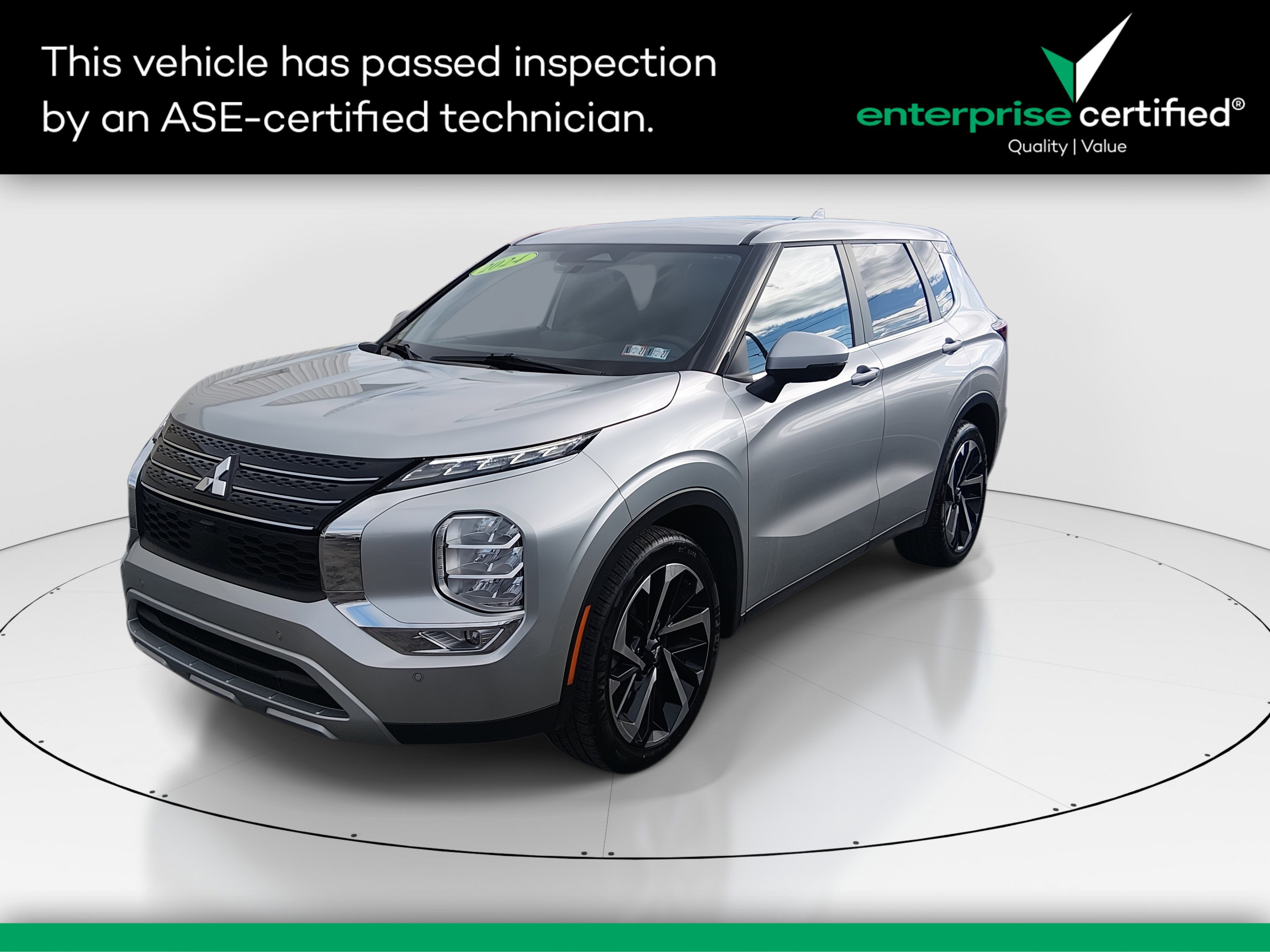 2024 Mitsubishi Outlander SE's photo