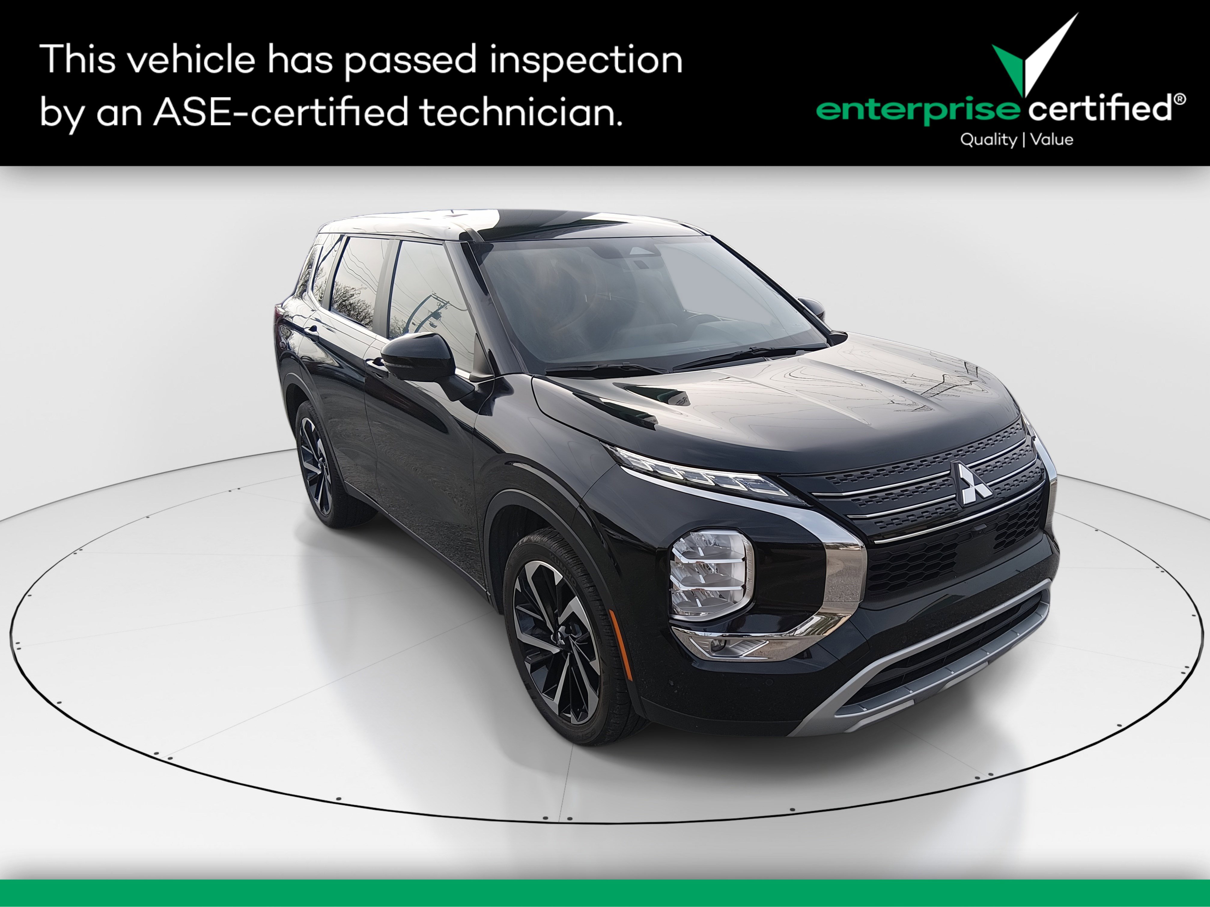 2024 Mitsubishi Outlander SE's photo