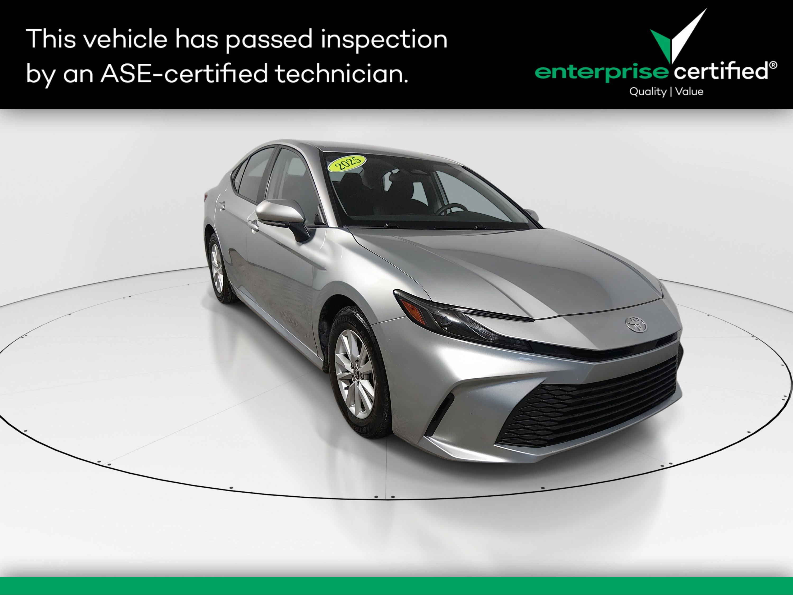 2025 Toyota Camry LE's photo