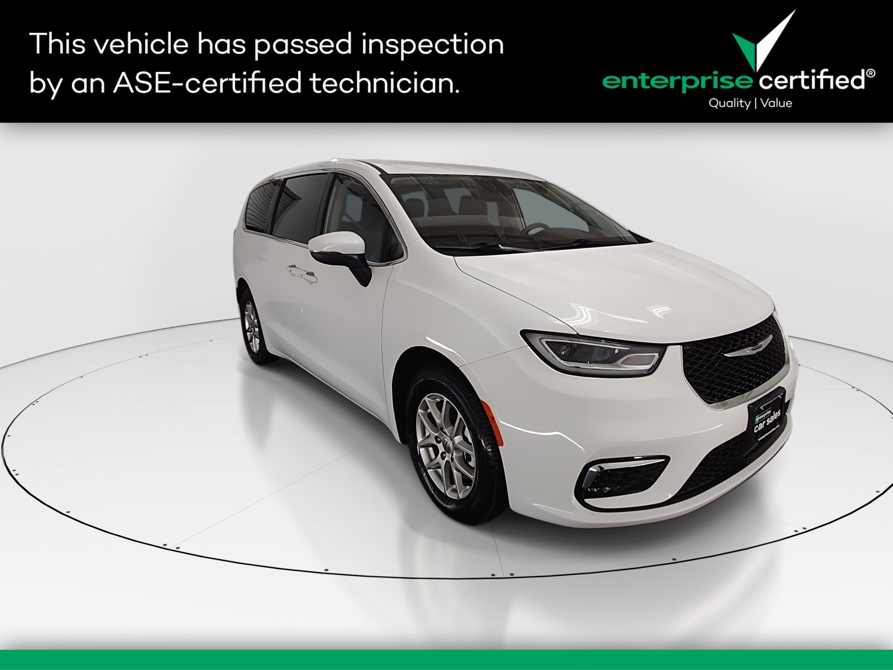 2023 Chrysler Pacifica Touring L's photo