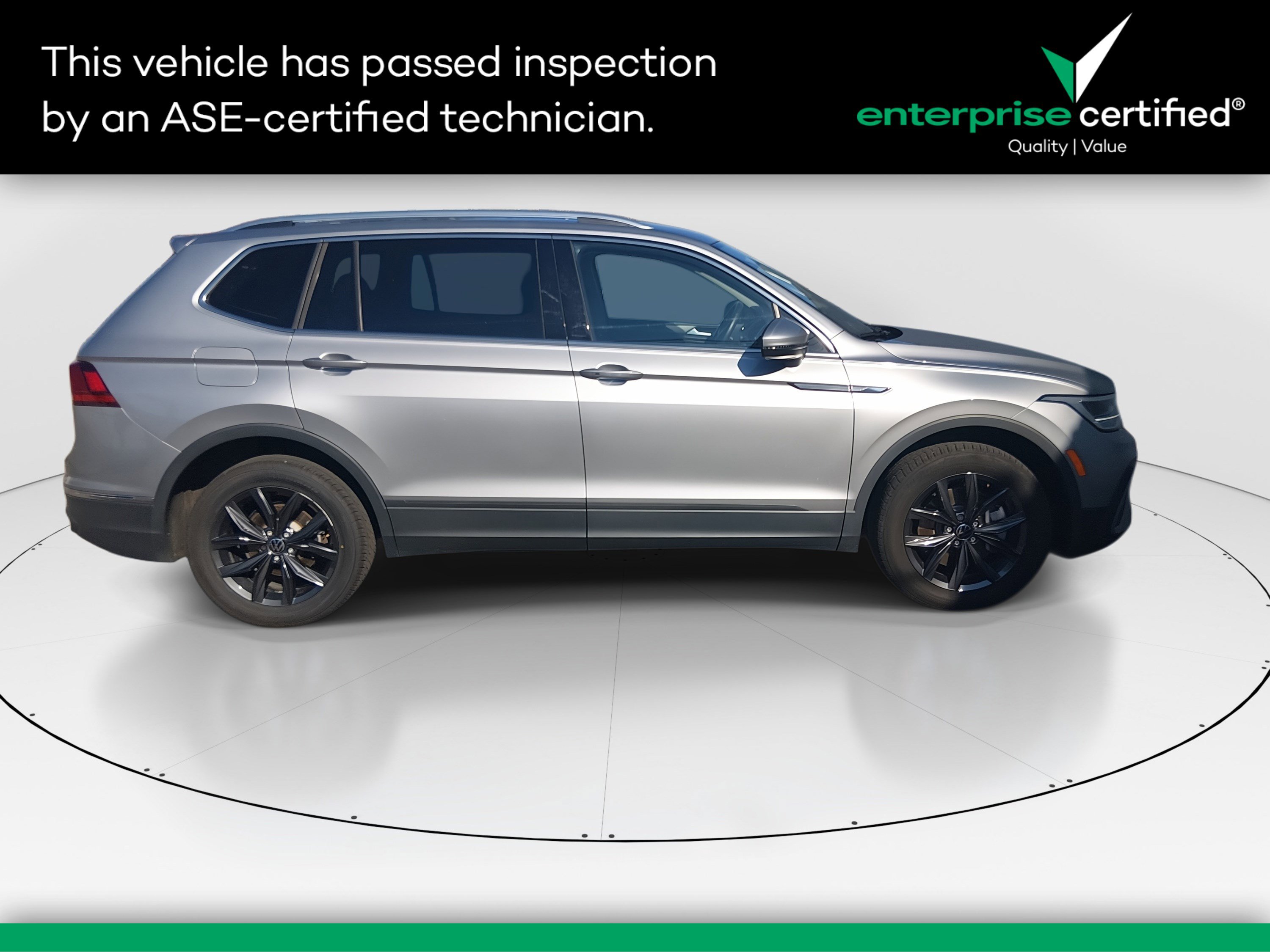 2024 Volkswagen Tiguan SE's photo