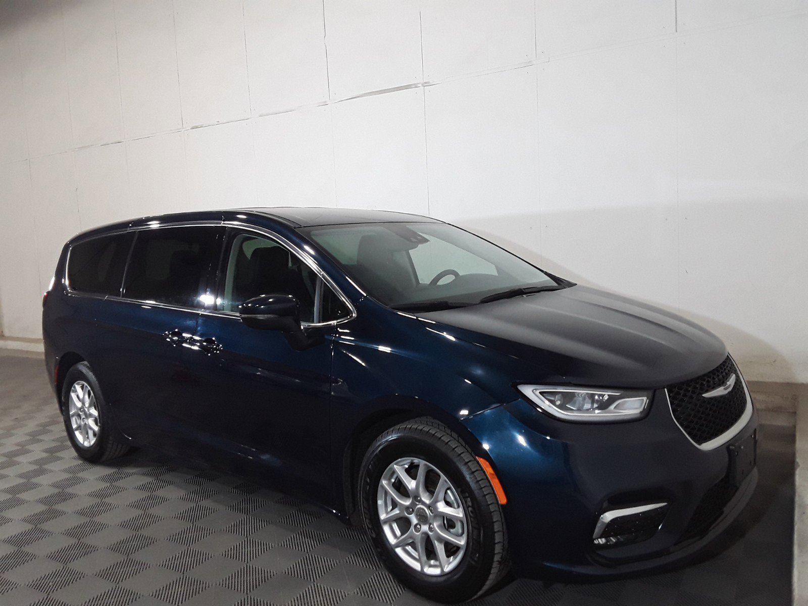 2023 Chrysler Pacifica Touring L FWD