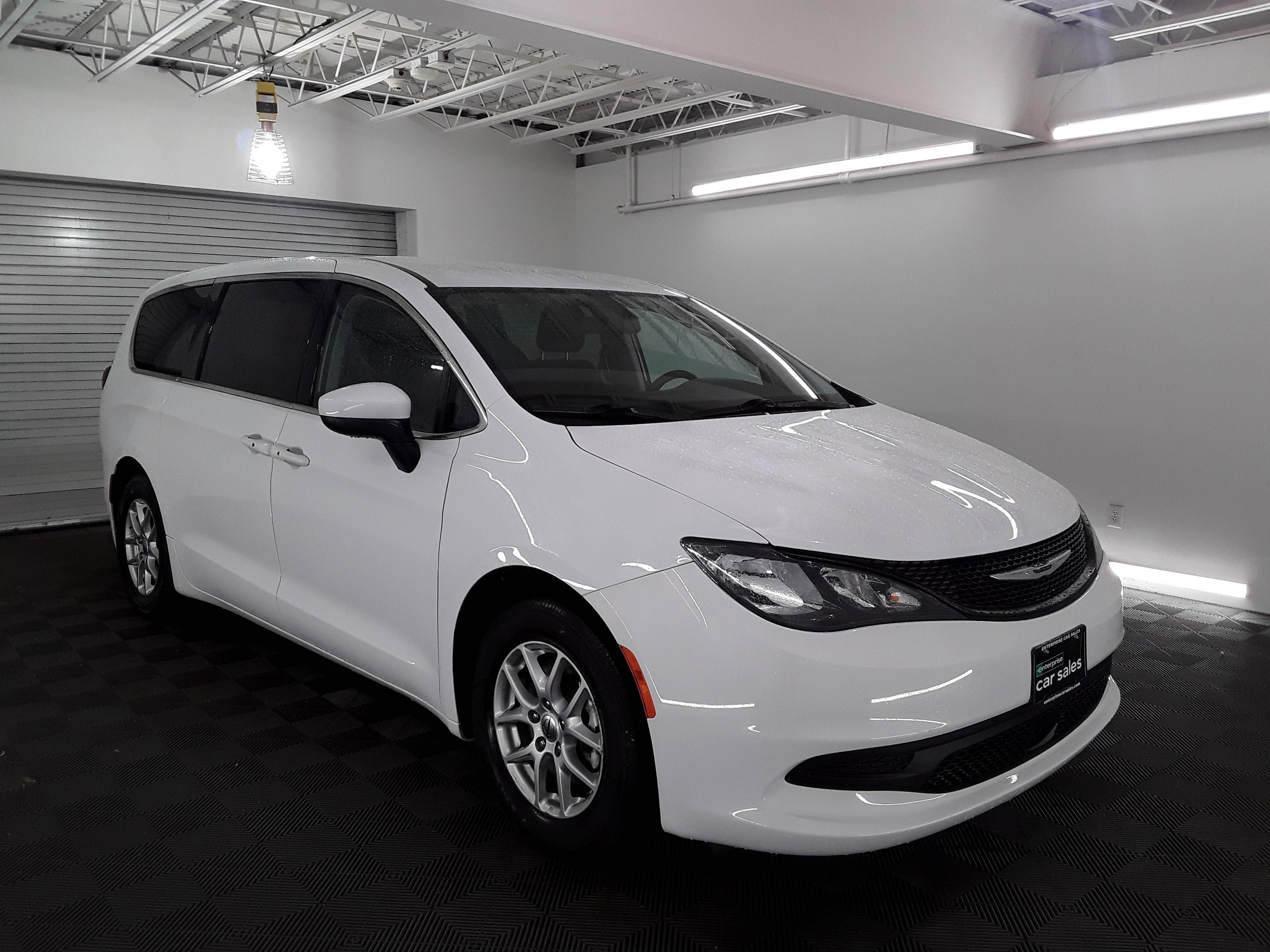 2022 Chrysler Voyager LX FWD