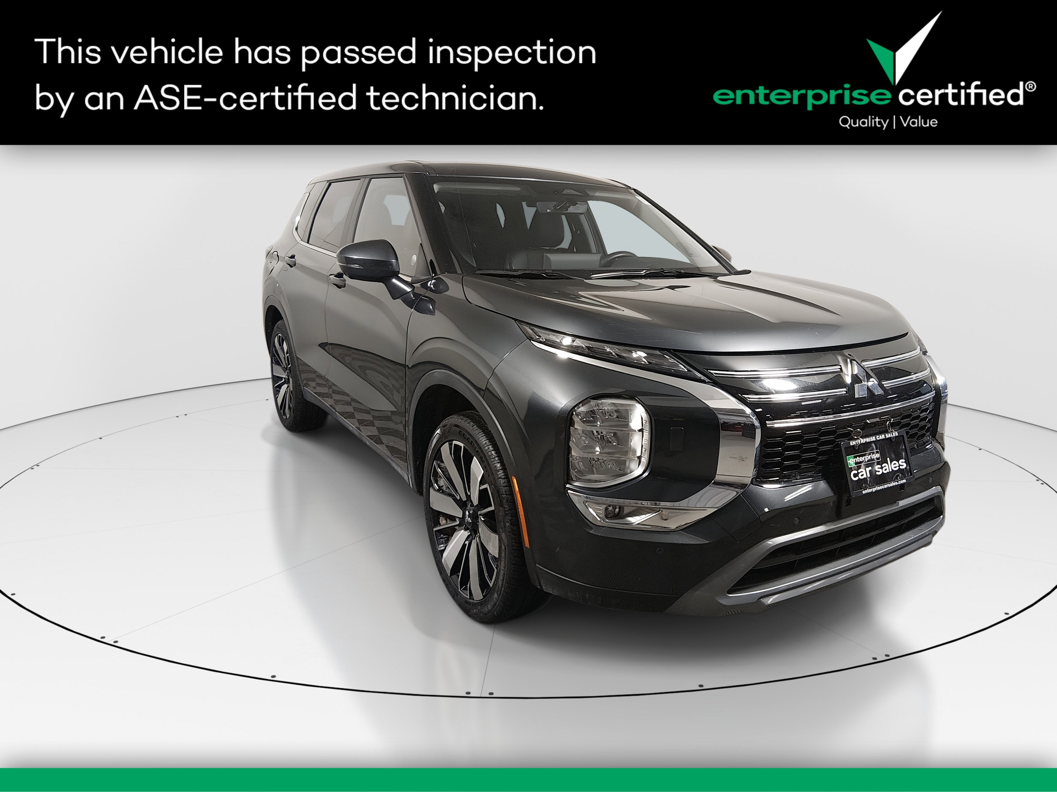 2025 Mitsubishi Outlander SE's photo