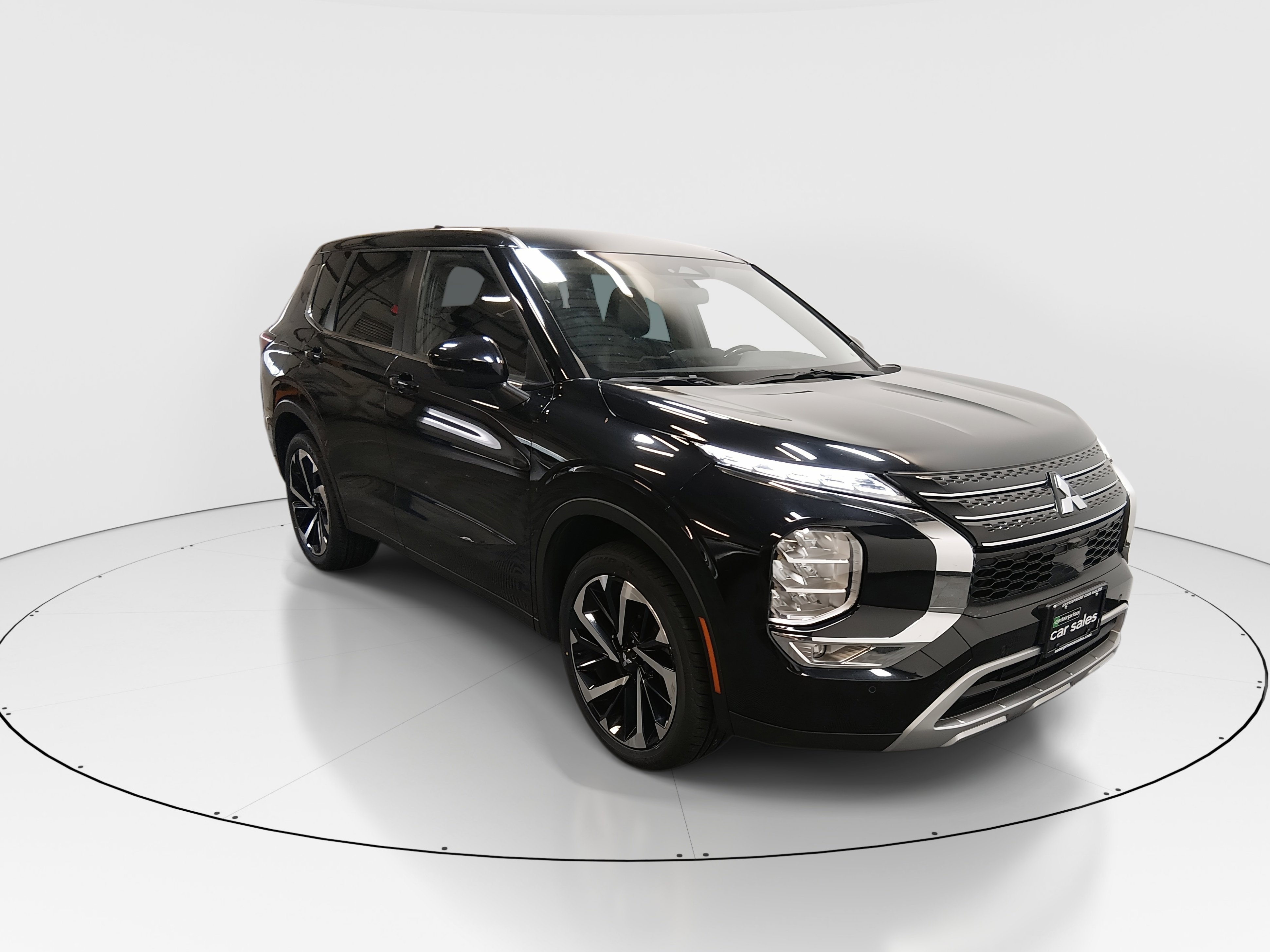 2023 Mitsubishi Outlander SE's photo