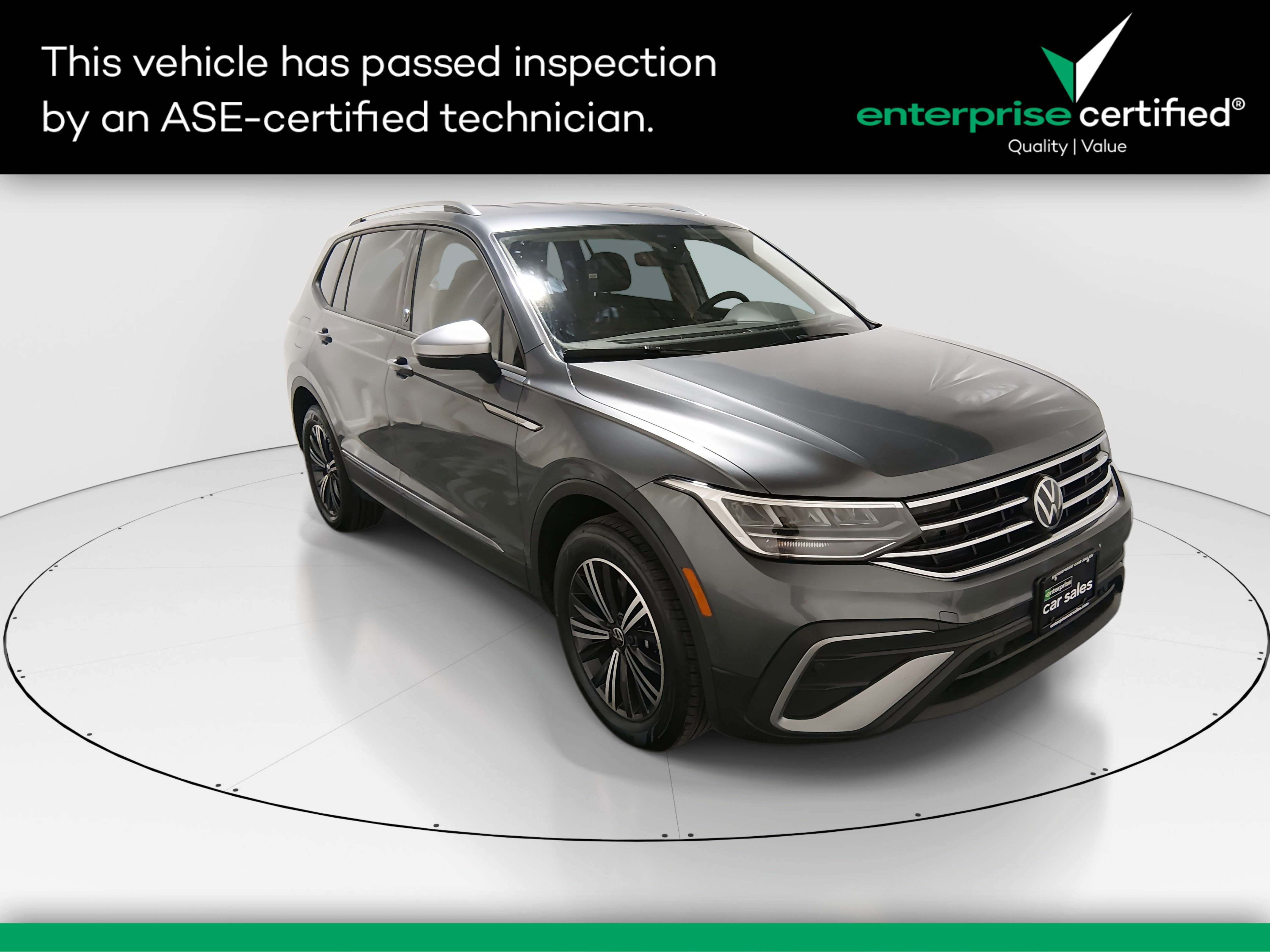 2024 Volkswagen Tiguan SE's photo