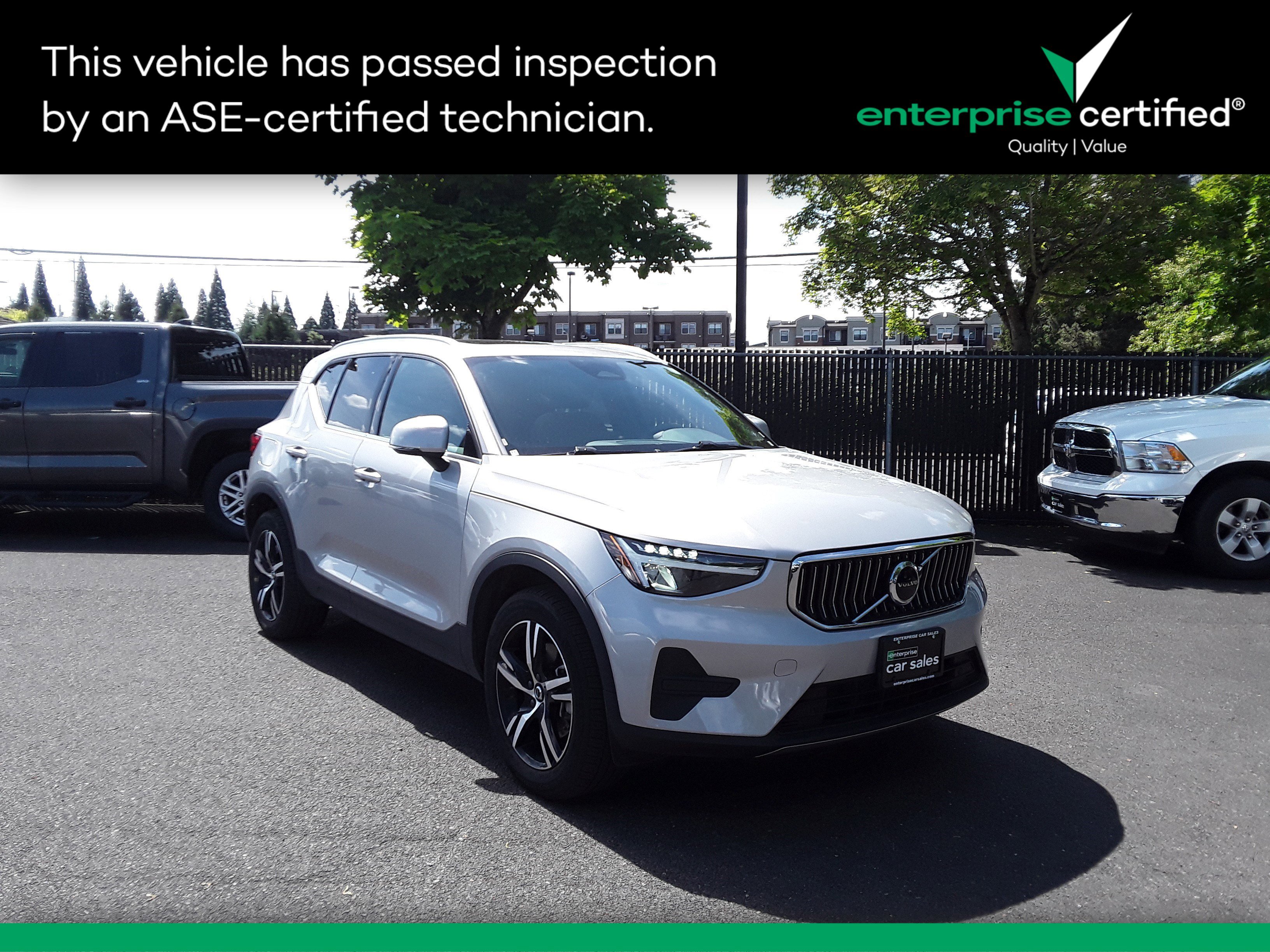 2024 Volvo XC40 B5 AWD Core Bright Theme