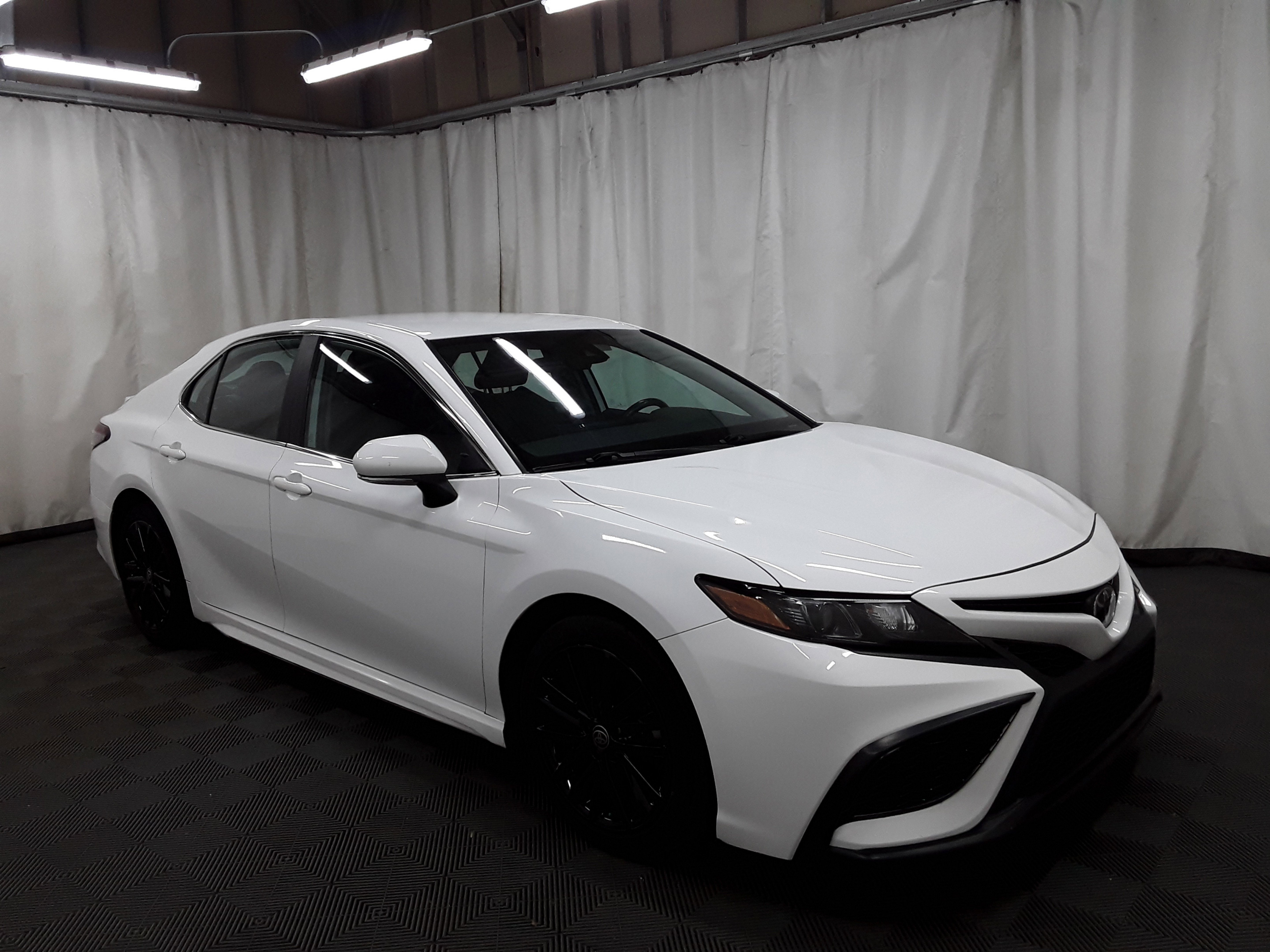 2022 Toyota Camry SE Auto