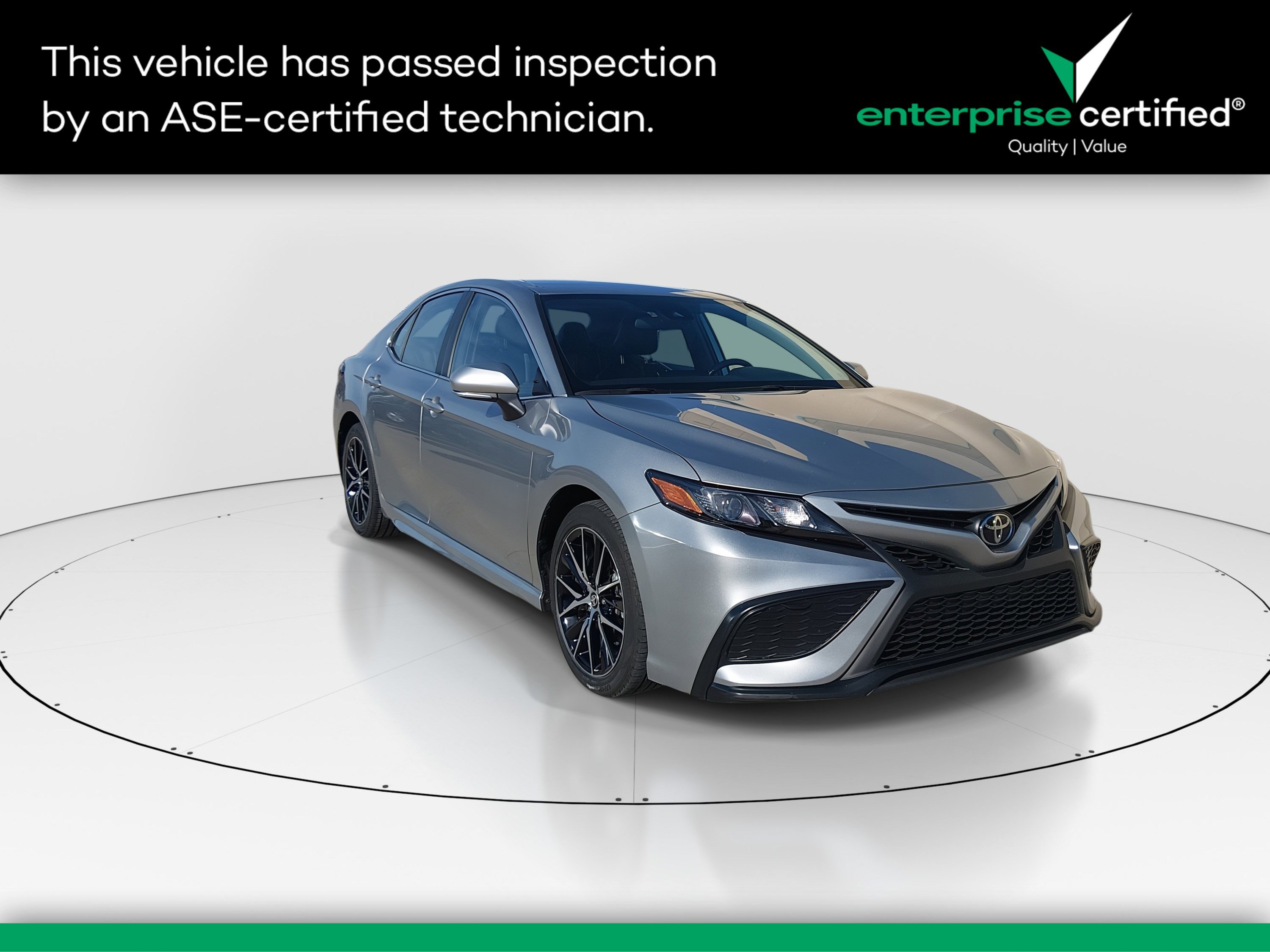 2024 Toyota Camry SE's photo