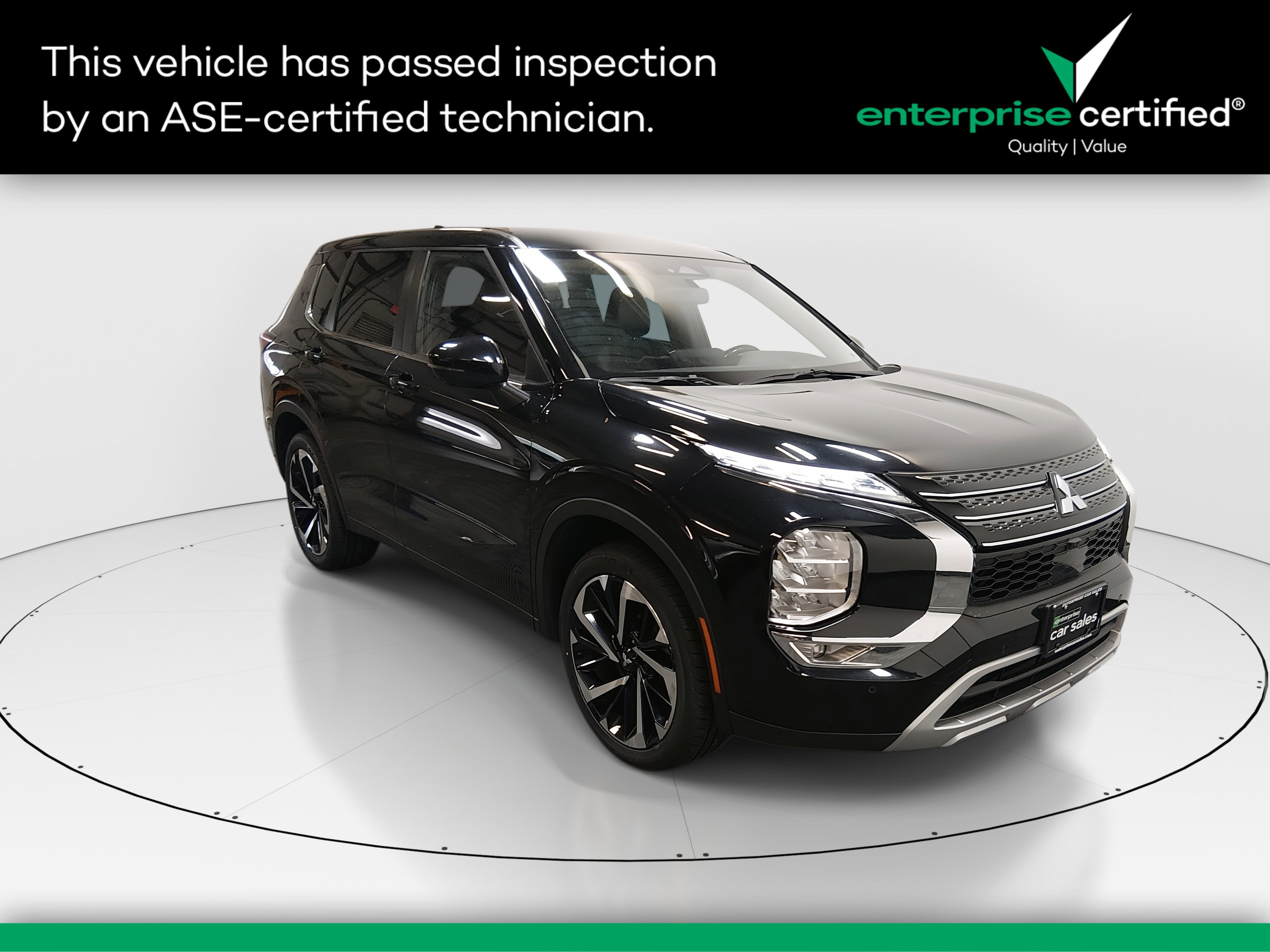 2023 Mitsubishi Outlander SE's photo