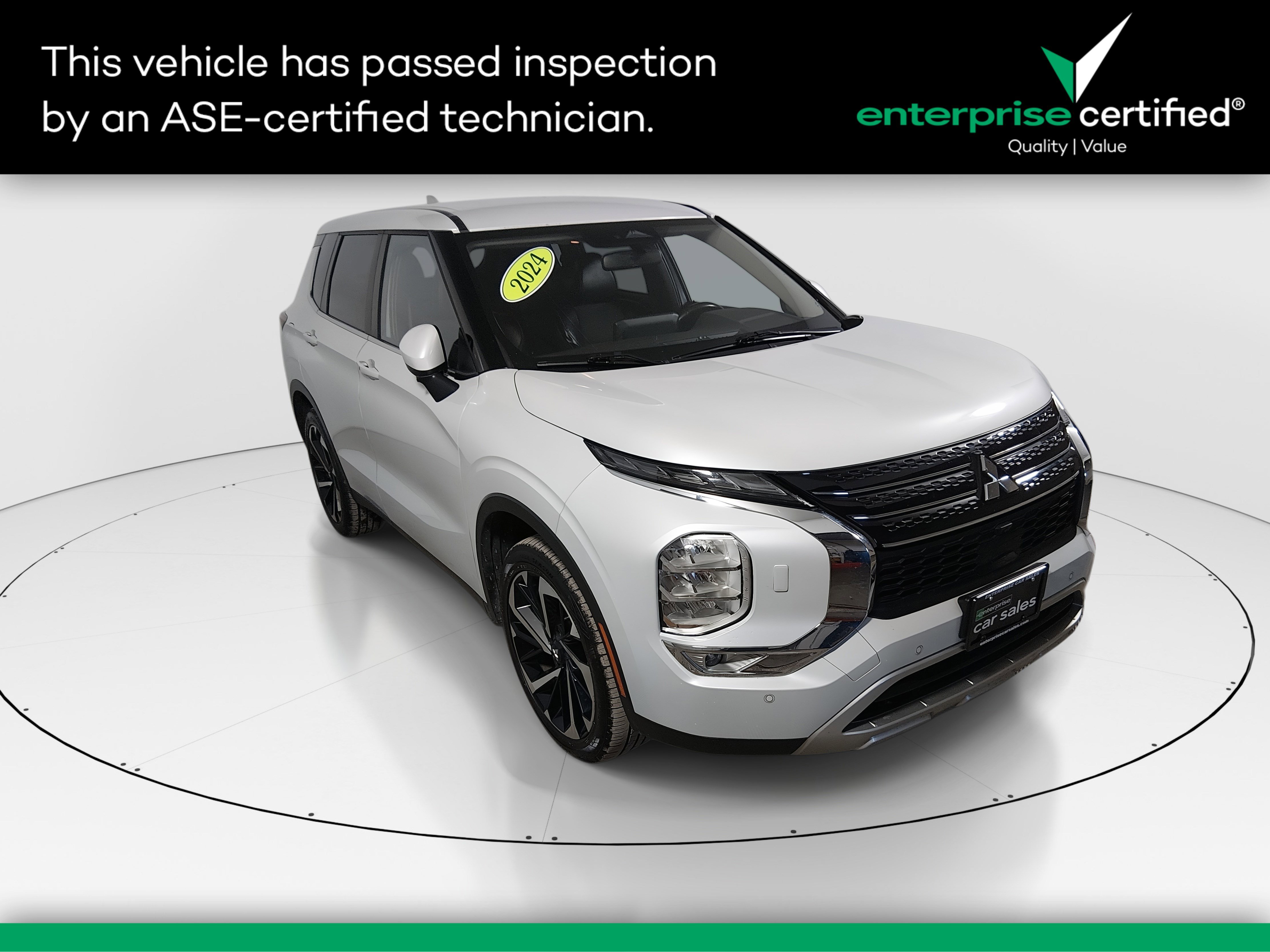 2024 Mitsubishi Outlander SE's photo