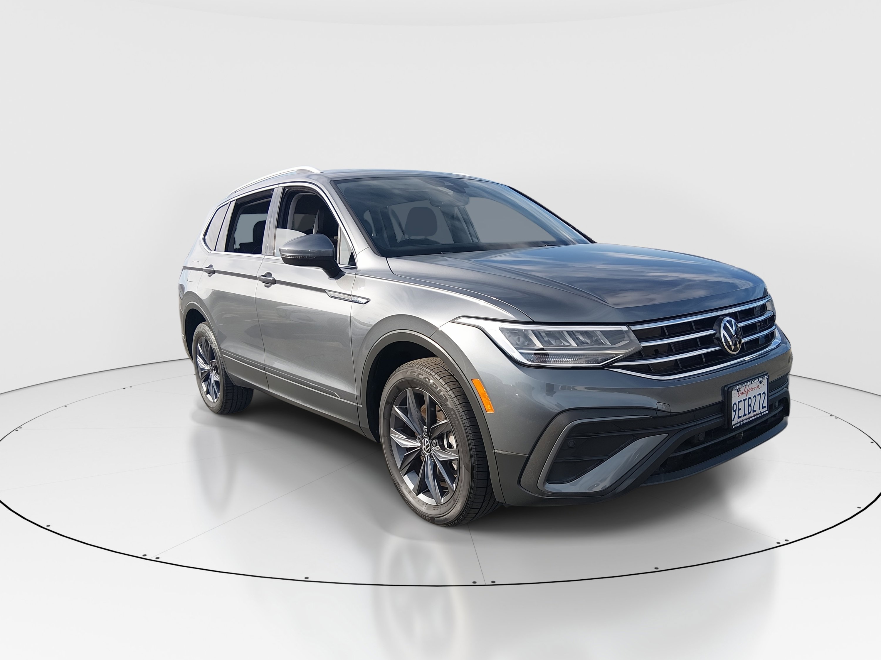 2022 Volkswagen Tiguan SE's photo