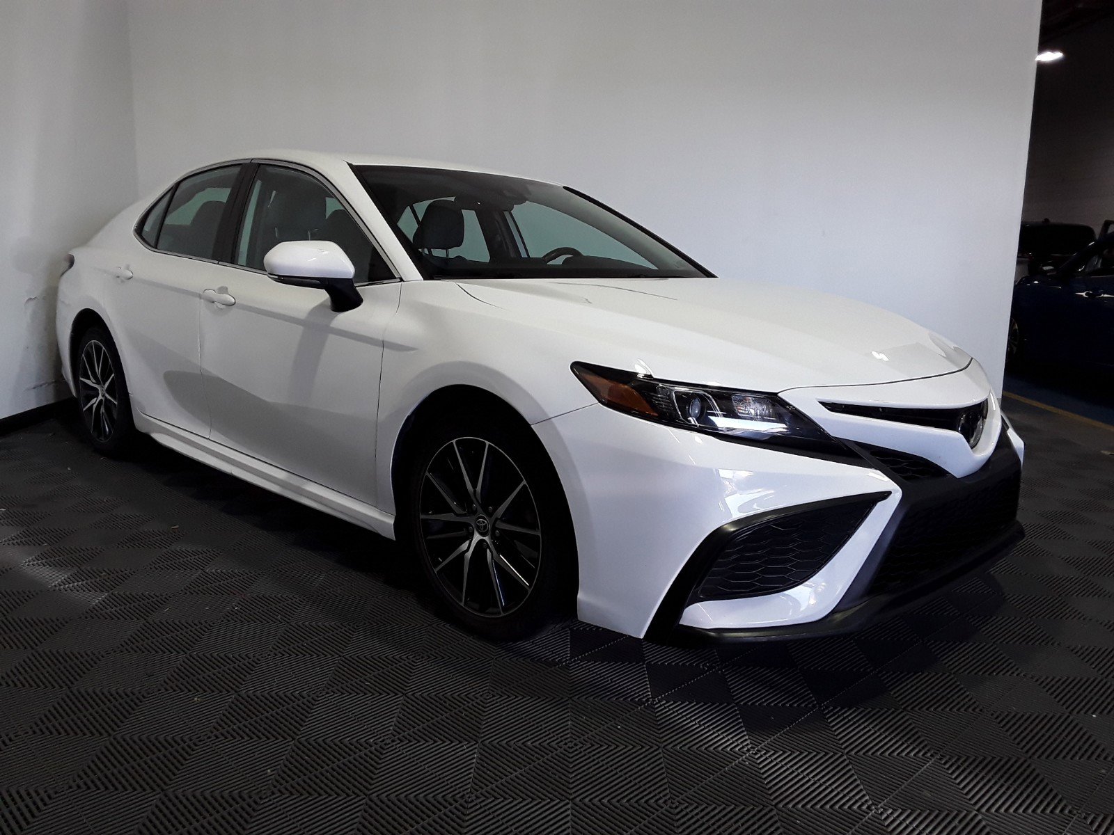 2022 Toyota Camry SE Auto