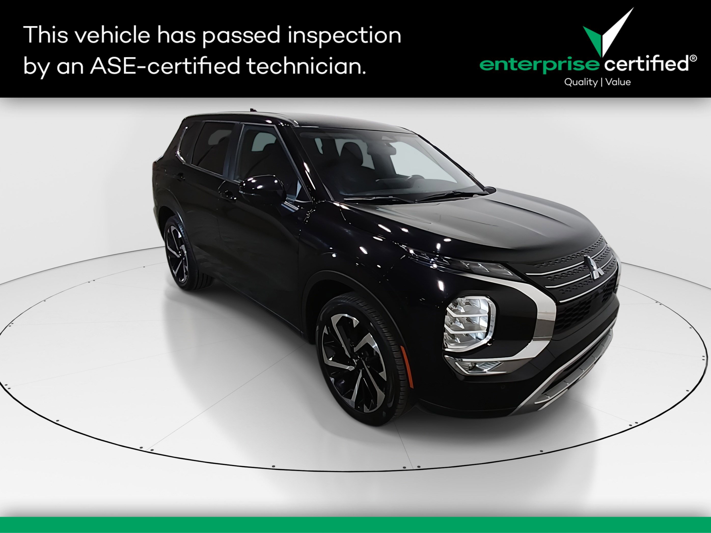 2024 Mitsubishi Outlander SE's photo