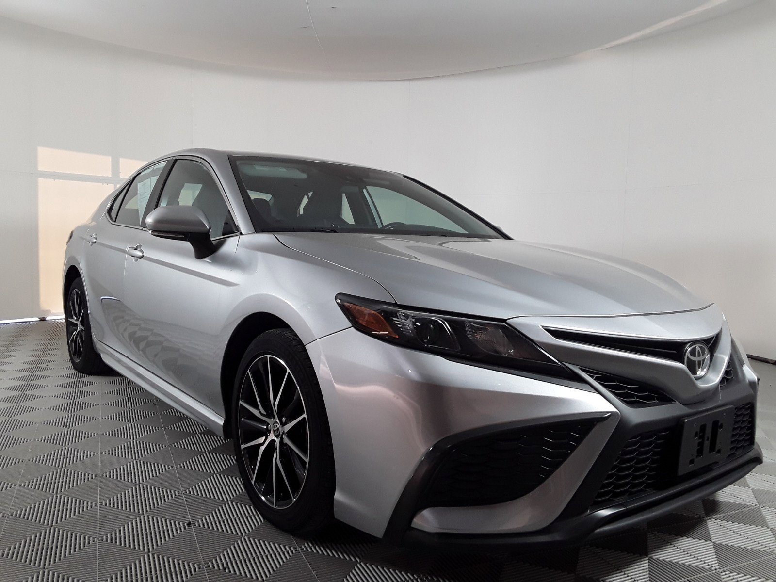 2022 Toyota Camry SE Auto