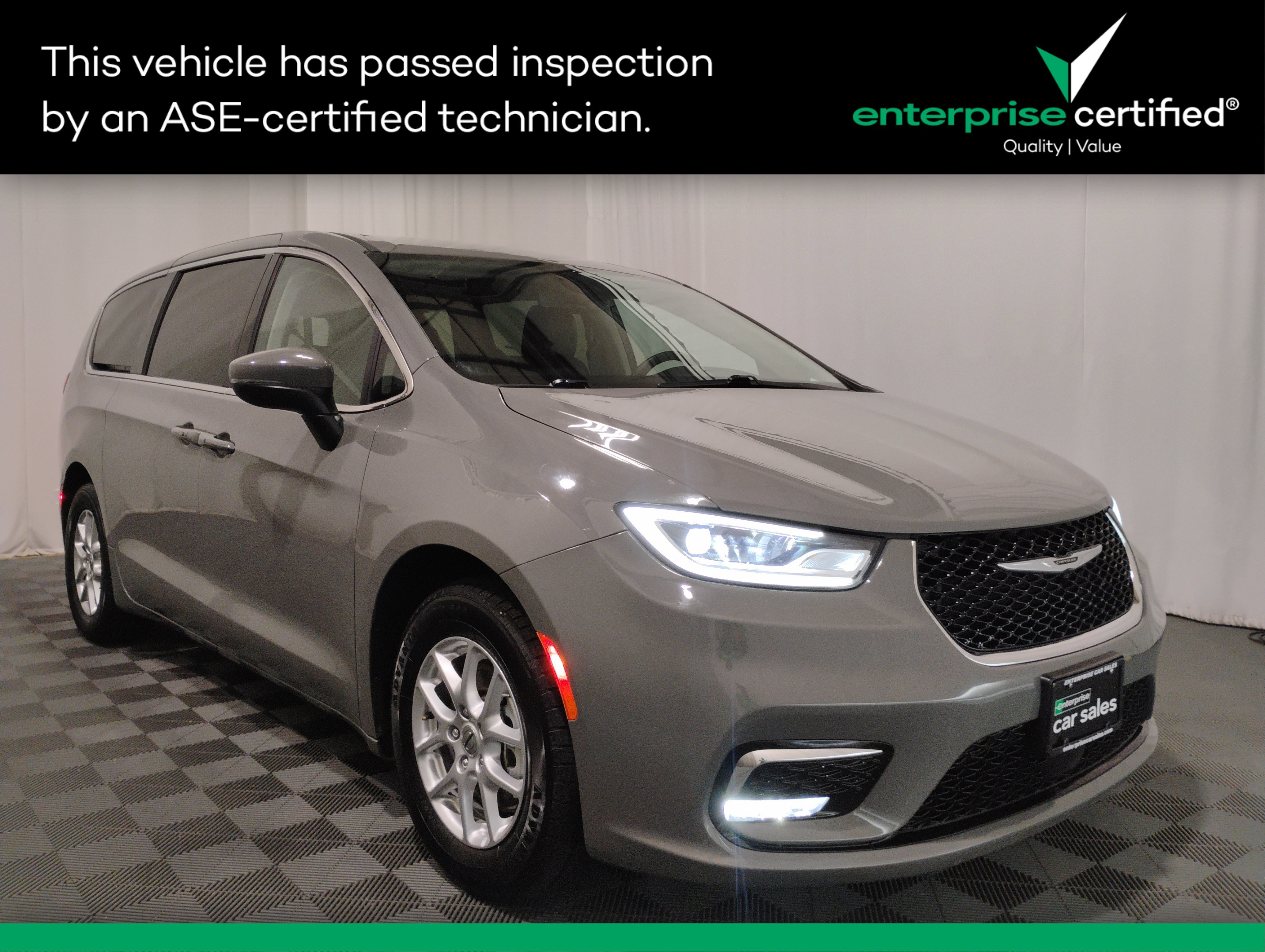 Used 2023 Chrysler Pacifica Touring L FWD