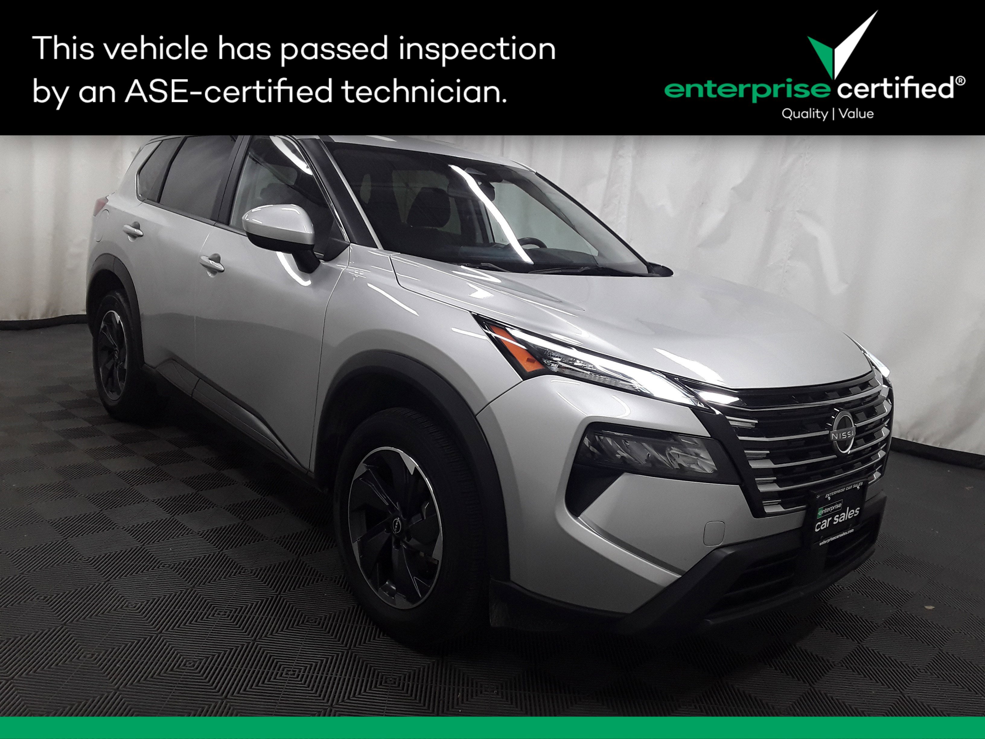 2024 Nissan Rogue SV's photo