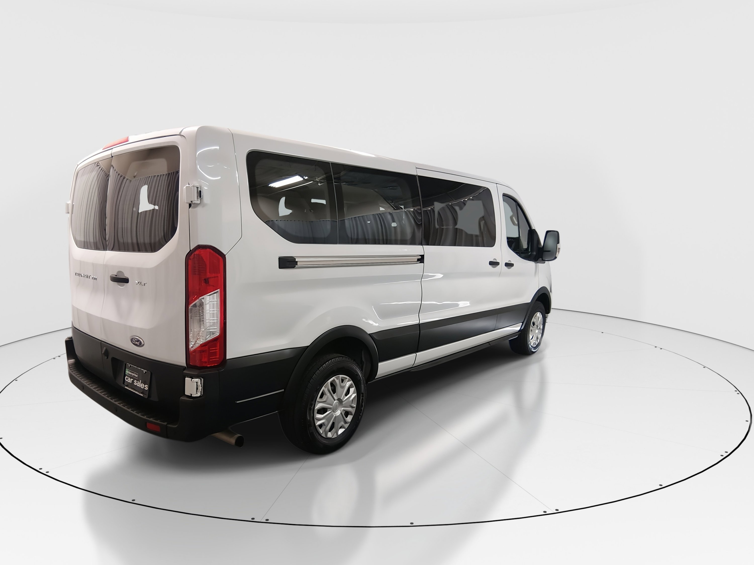 Image of Used 2022 Ford Transit Passenger Wagon T-350 148" Low Roof XLT RWD