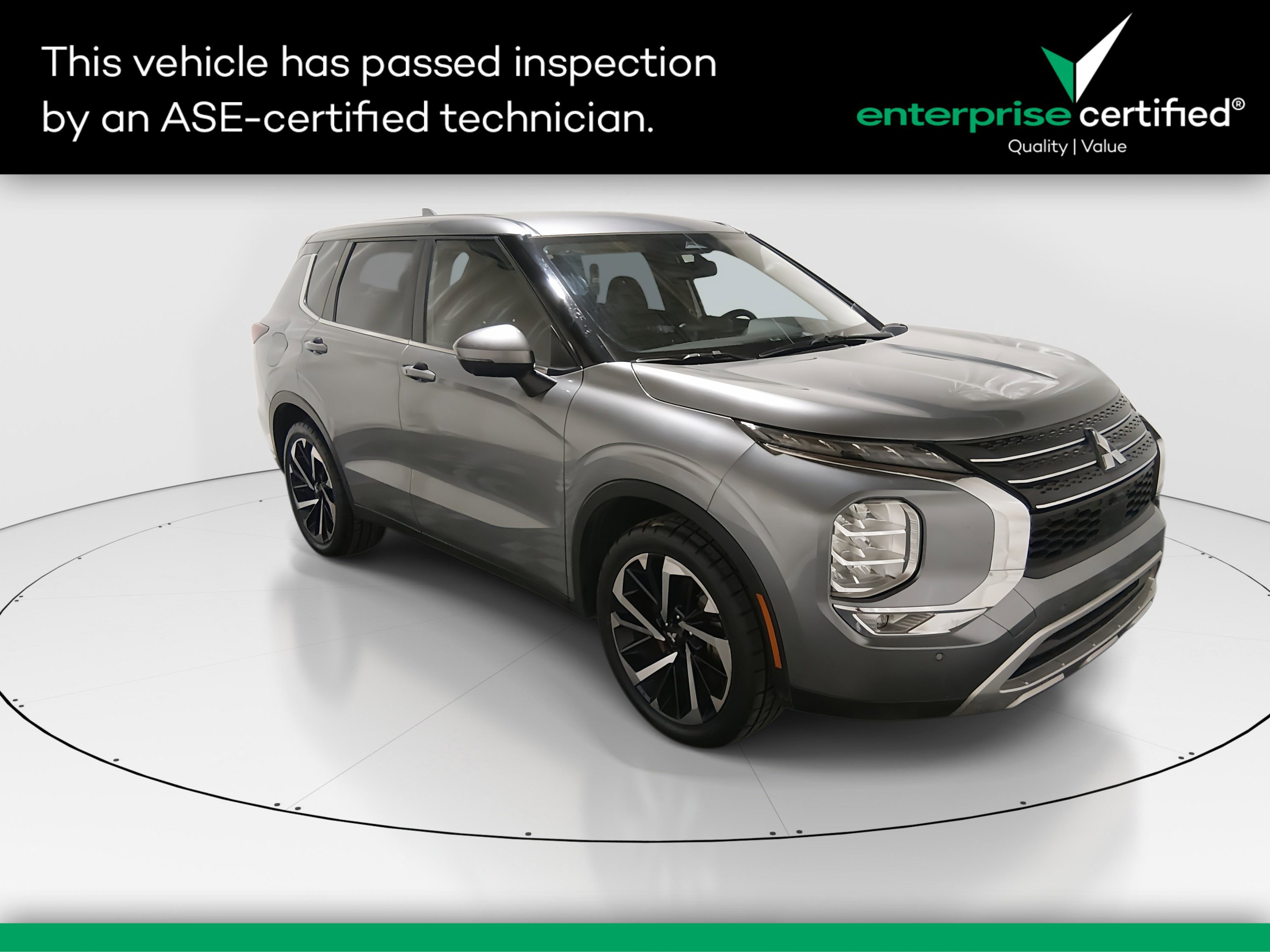 2024 Mitsubishi Outlander SE's photo