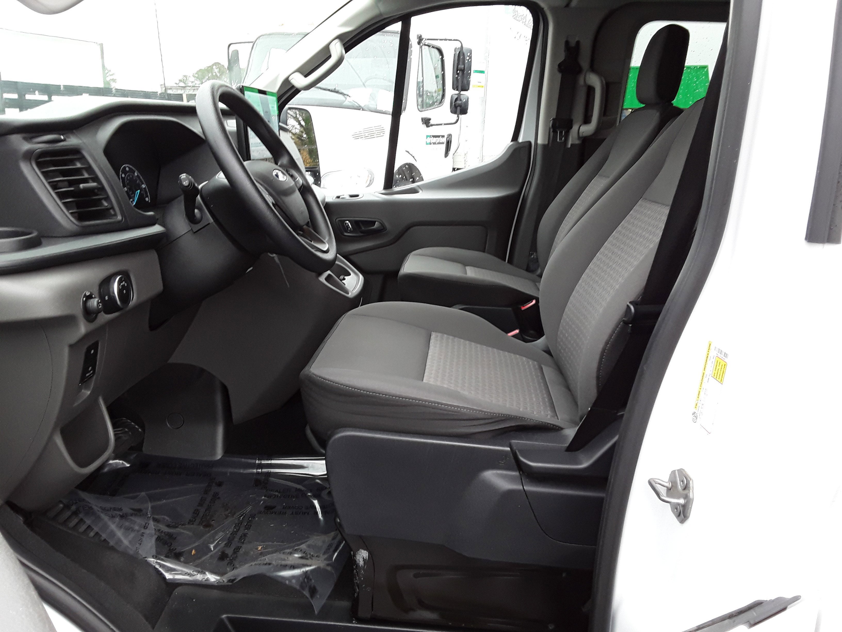 Image of Used 2022 Ford Transit Passenger Wagon T-350 148" Low Roof XLT RWD