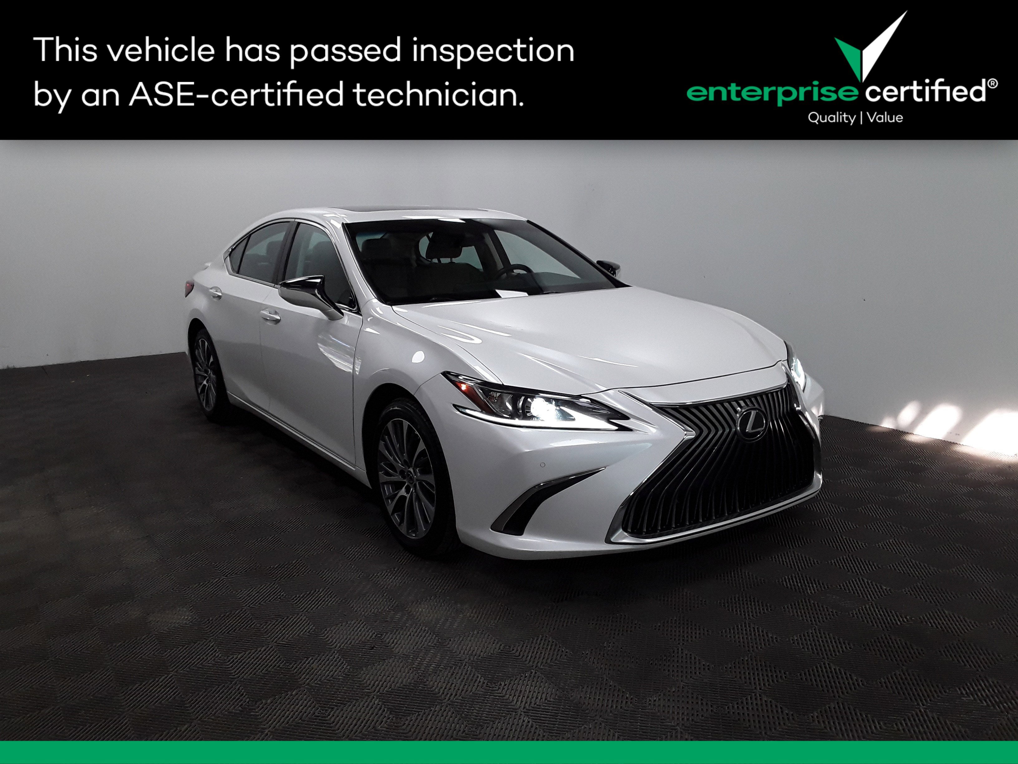 2021 Lexus ES 350's photo