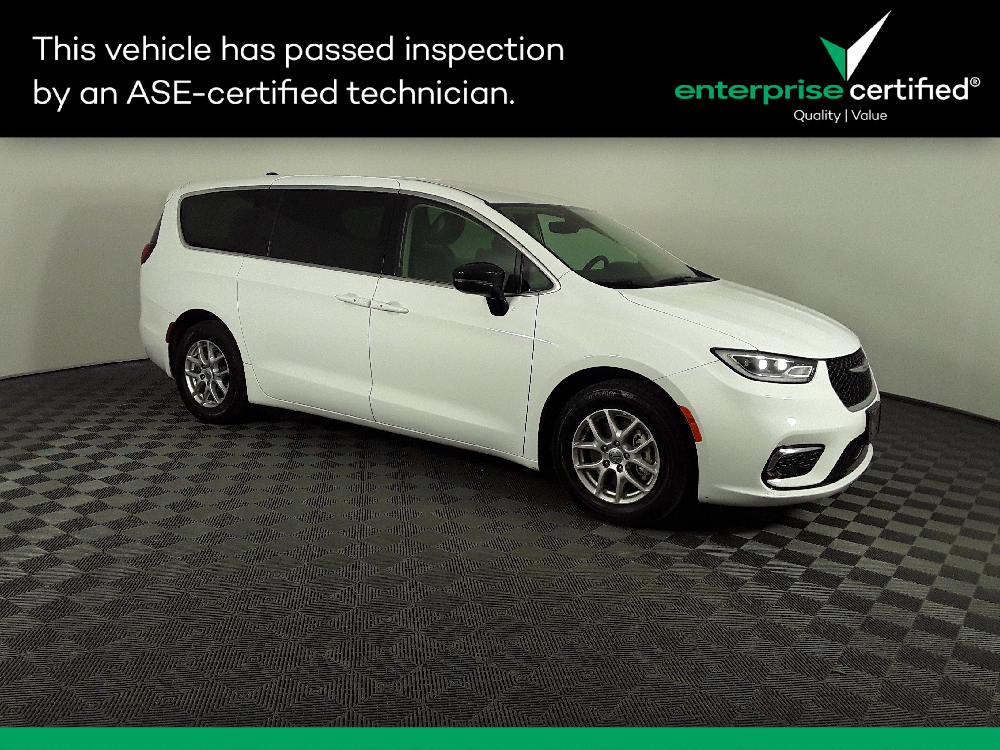 Used 2024 Chrysler Pacifica Touring L FWD