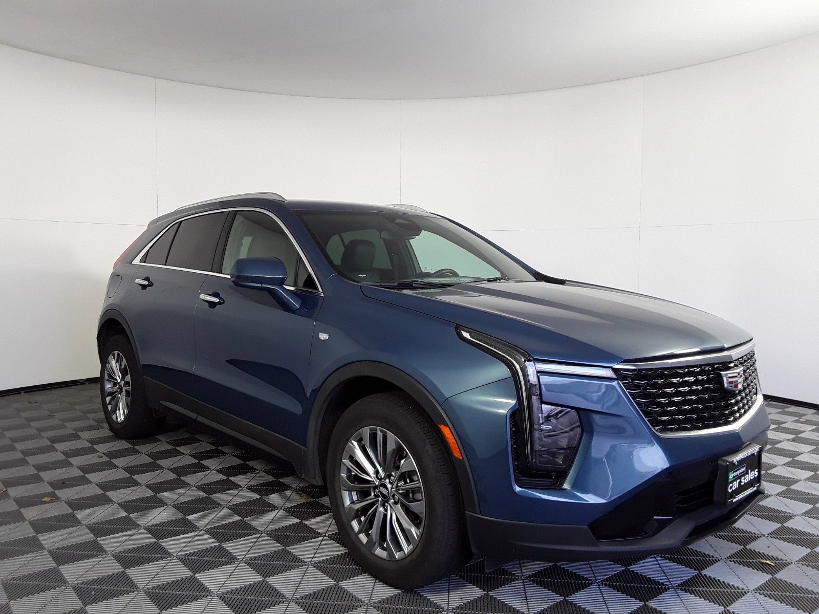 2024 Cadillac XT4 FWD 4dr Premium Luxury