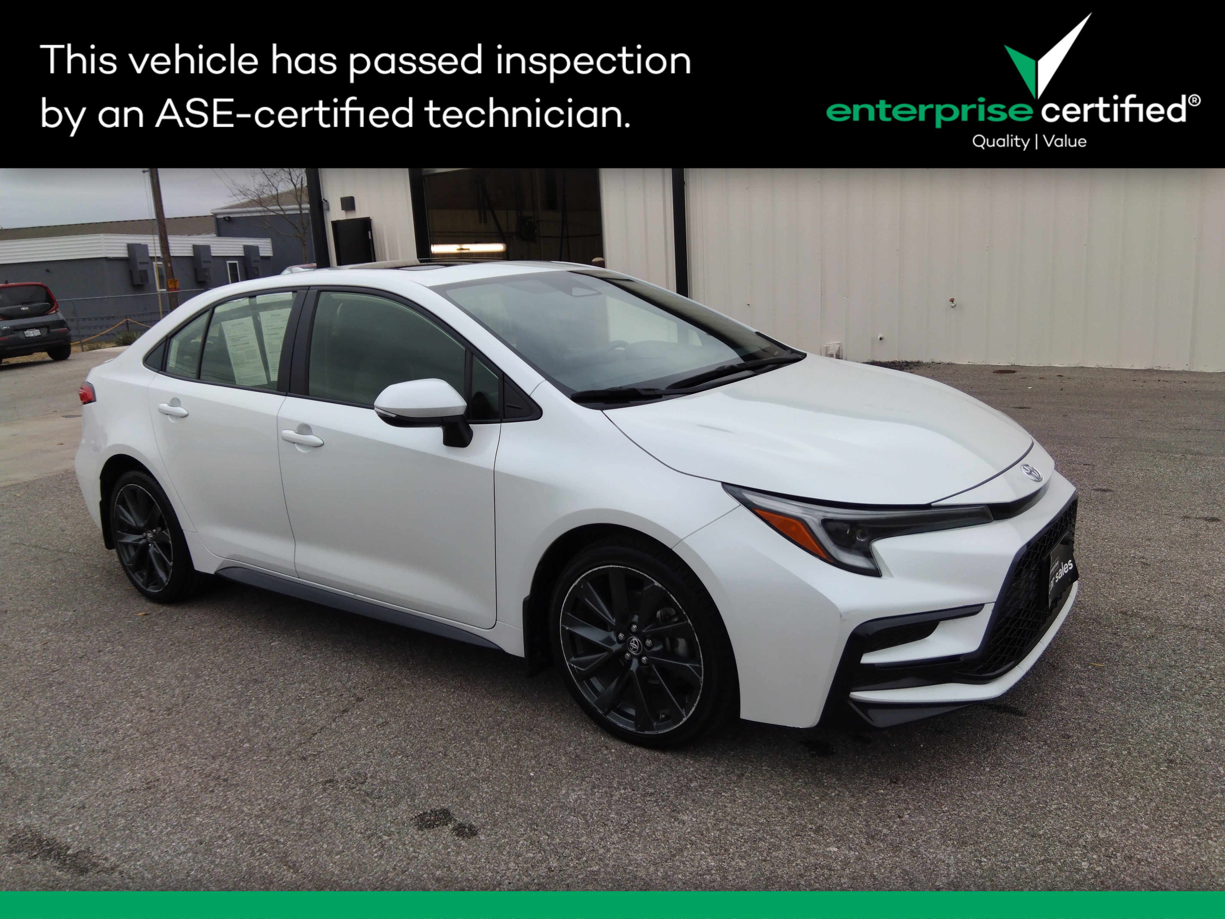 2023 Toyota Corolla SE's photo