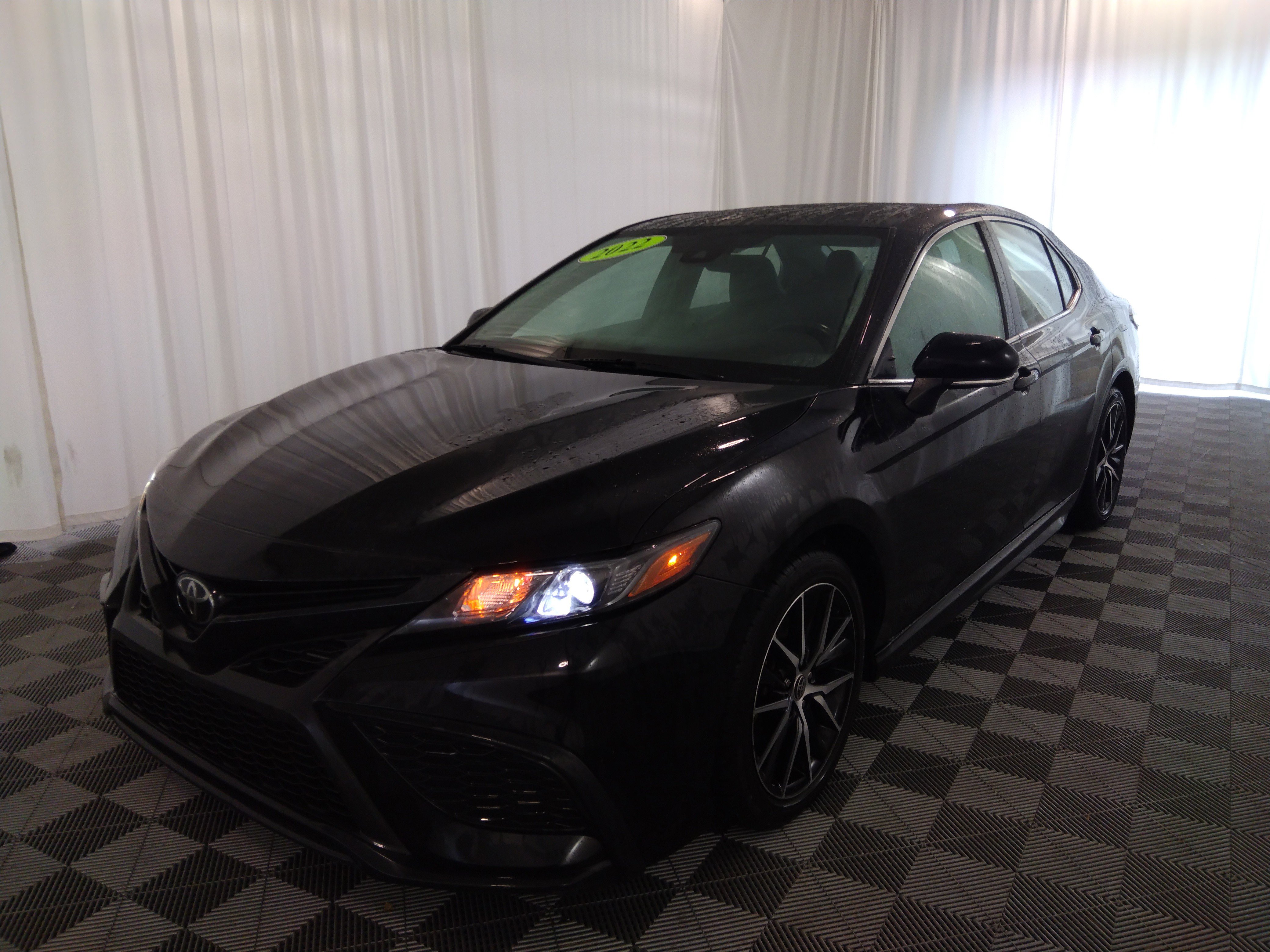 Used 2022 Toyota Camry SE Auto