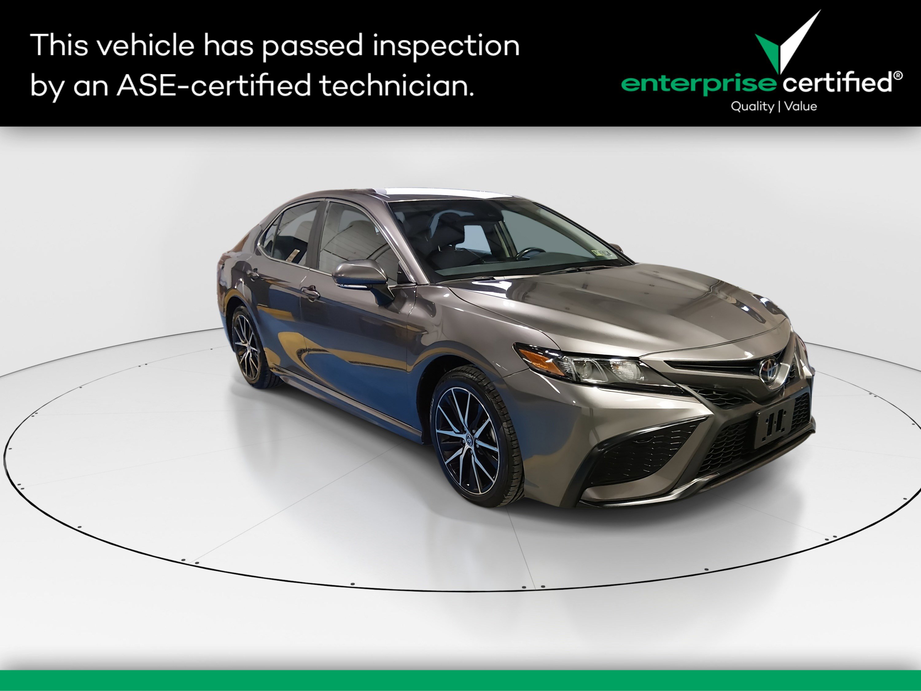 2023 Toyota Camry SE's photo