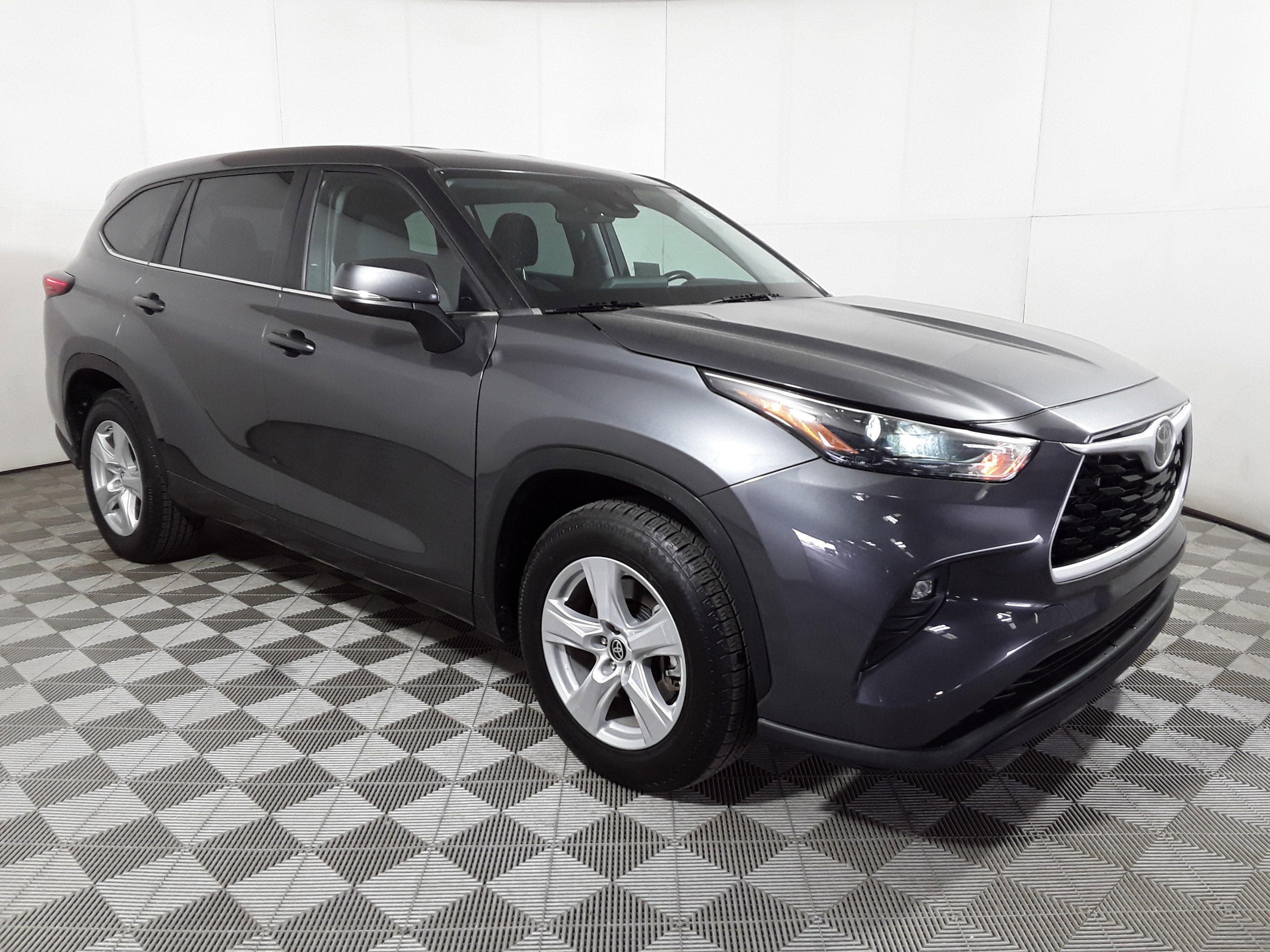 2023 Toyota Highlander LE FWD